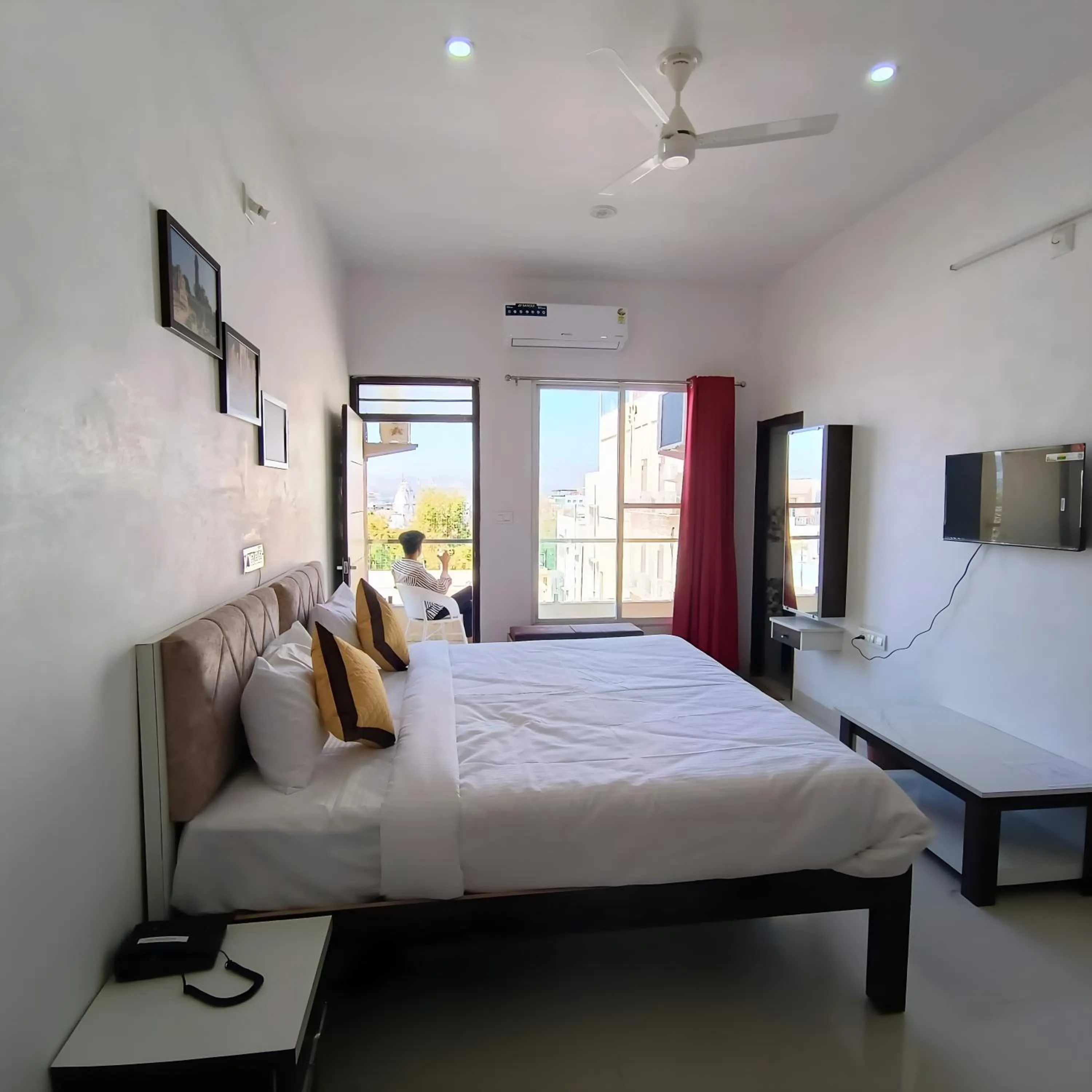 Bedroom, Bed in Arul's Hotel