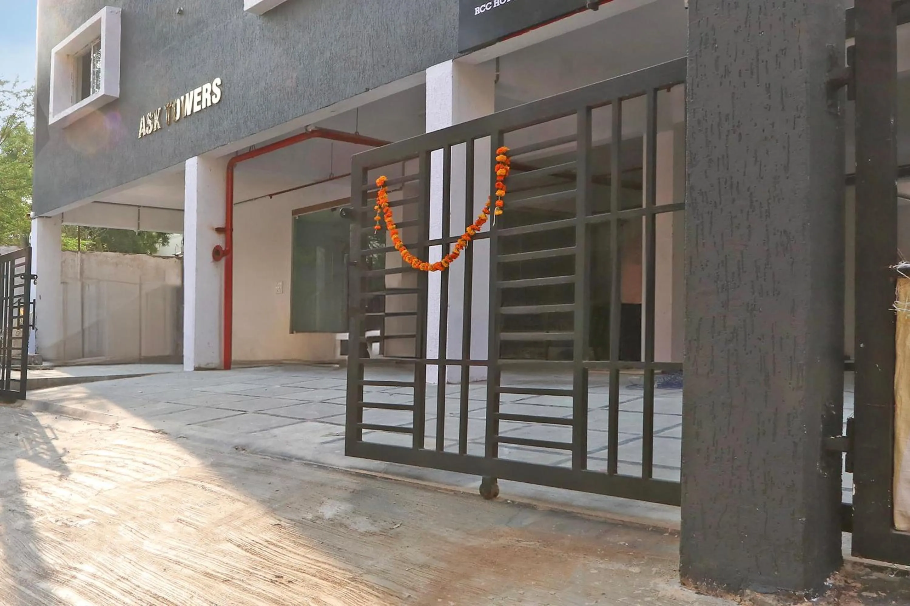 Facade/entrance in Super Townhouse RCC Marvel