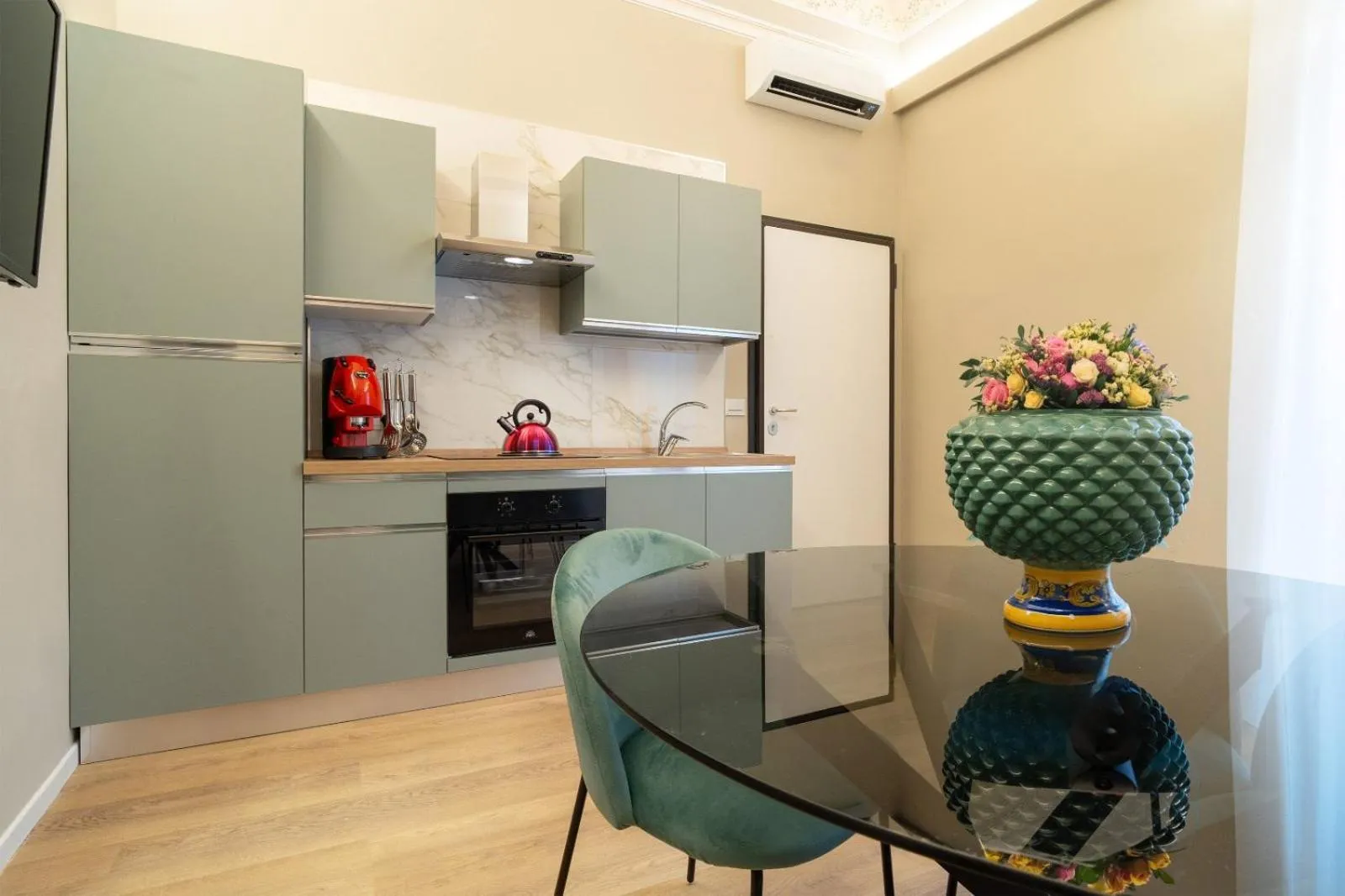 Kitchen or kitchenette in Archimedes suites