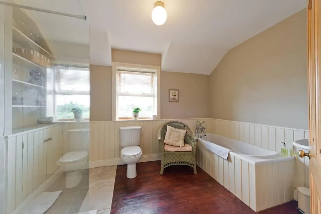 Bathroom in Ash House Bed and Breakfast