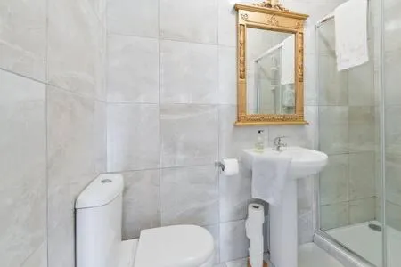 Bathroom in Ash House Bed and Breakfast