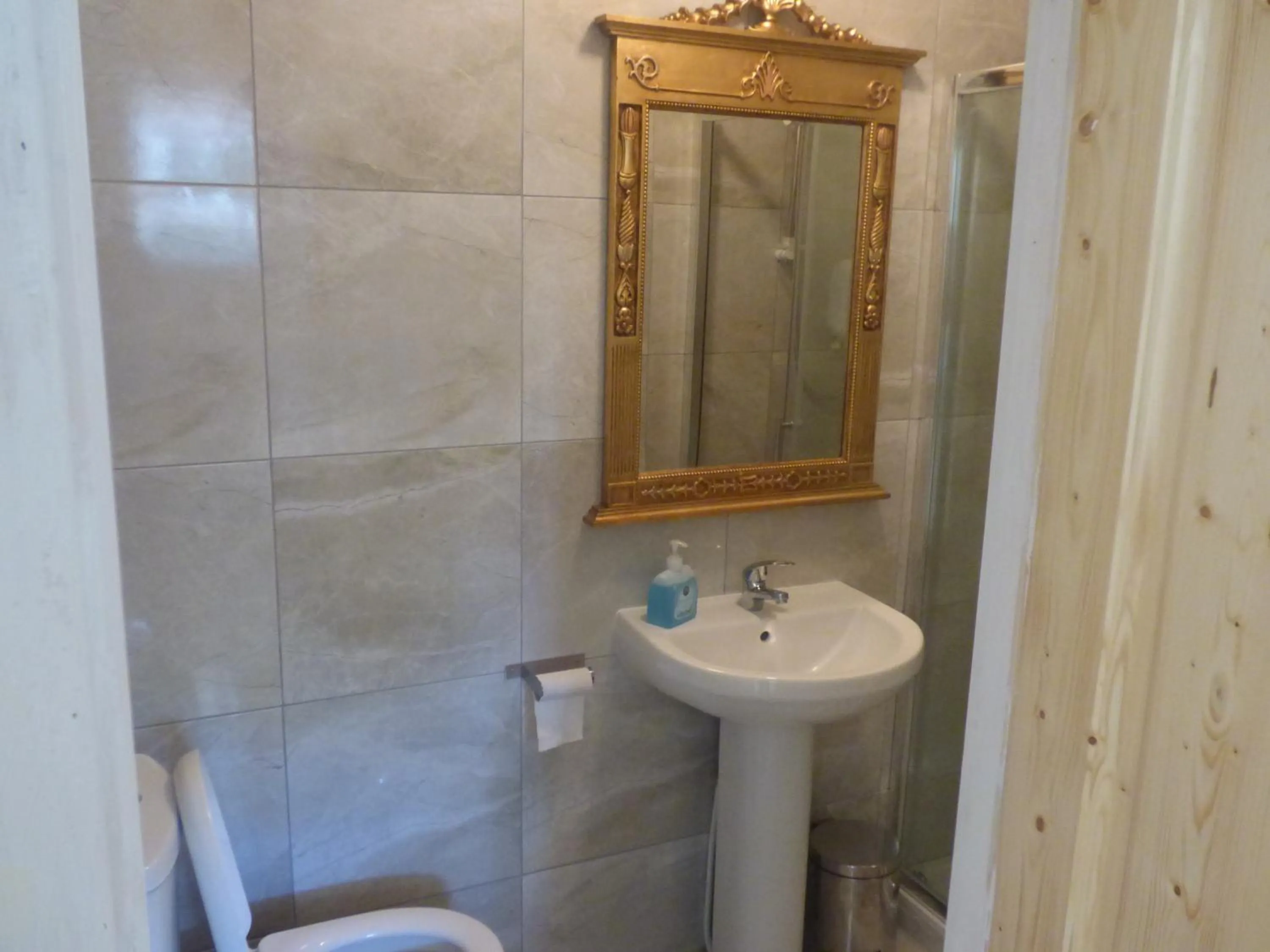 Bathroom in Ash House Bed and Breakfast