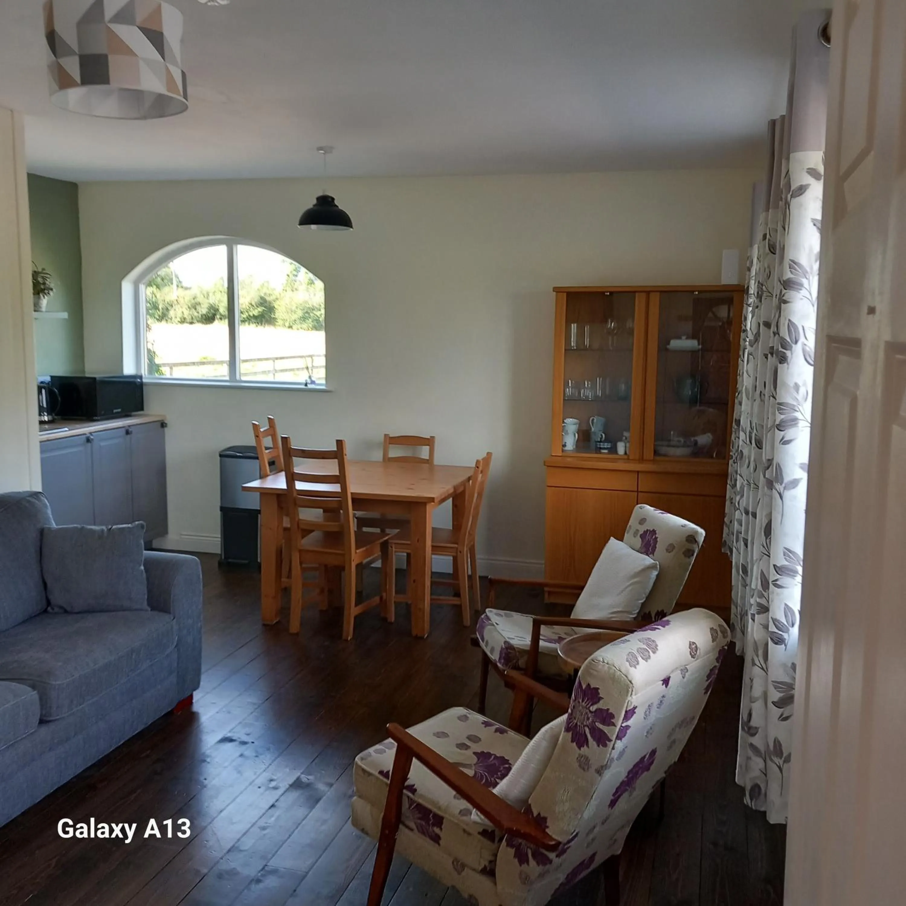 Kitchen or kitchenette in Ash House Bed and Breakfast