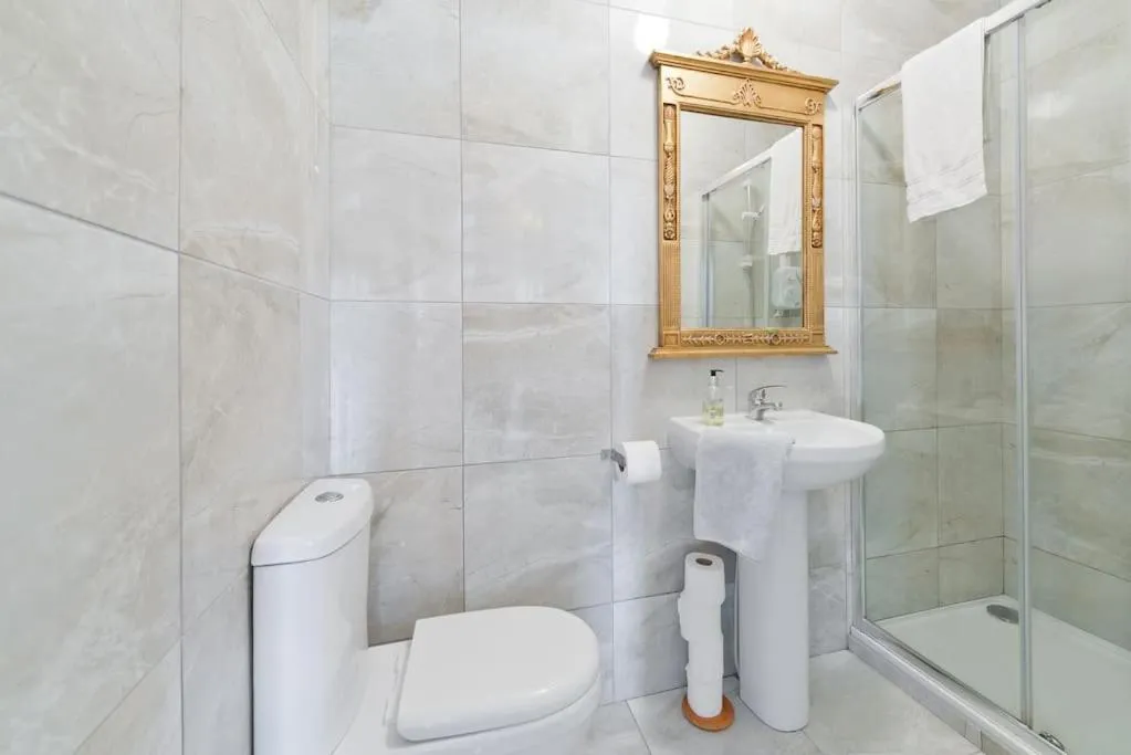 Bathroom in Ash House Bed and Breakfast