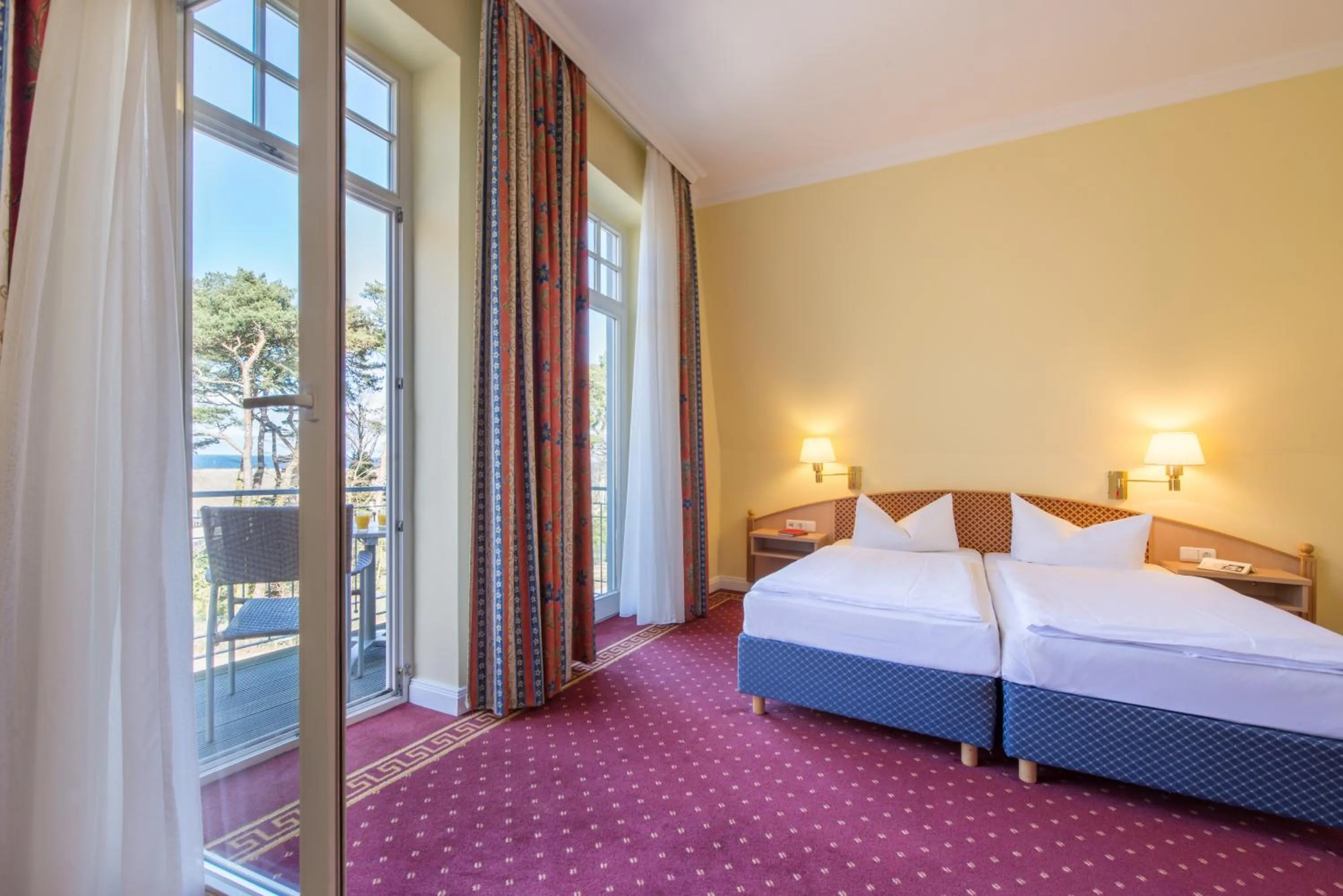 Photo of the whole room, Bed in Aparthotel Kühlungsborn, Villa am Konzertgarten