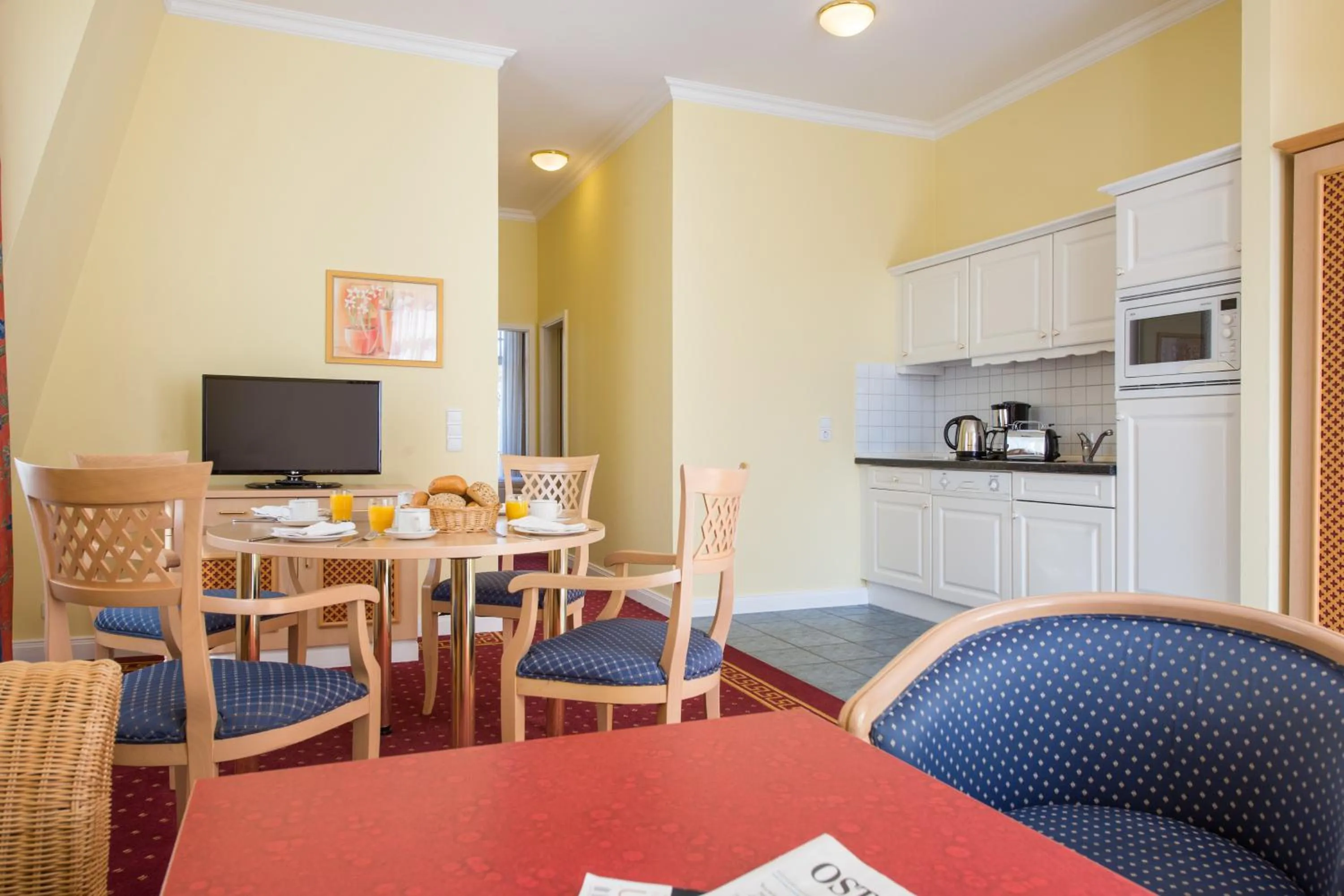 Kitchen or kitchenette in Aparthotel Kühlungsborn, Villa am Konzertgarten