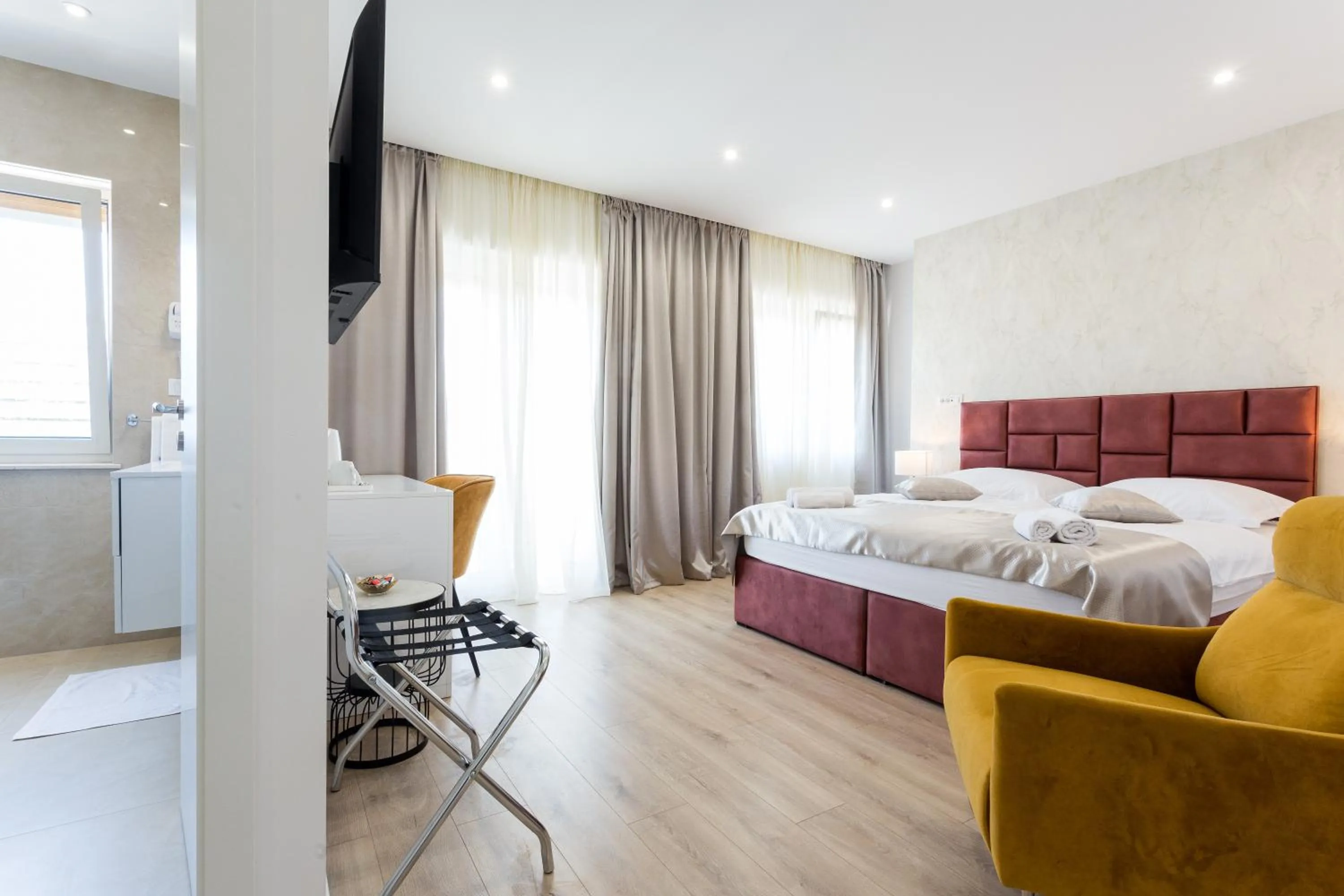 Bedroom, Bed in Shine of Life Luxury Rooms