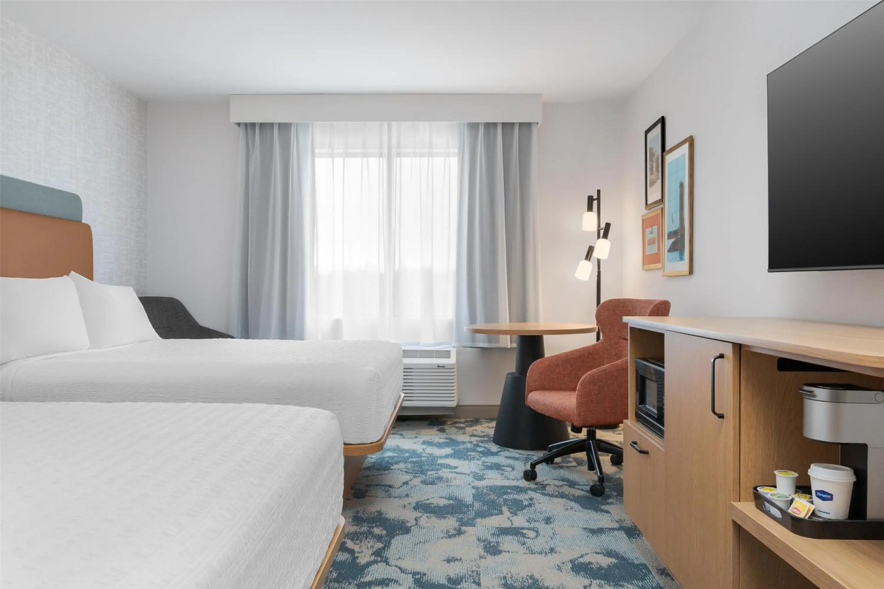 Bed in Hampton Inn & Suites Alpena