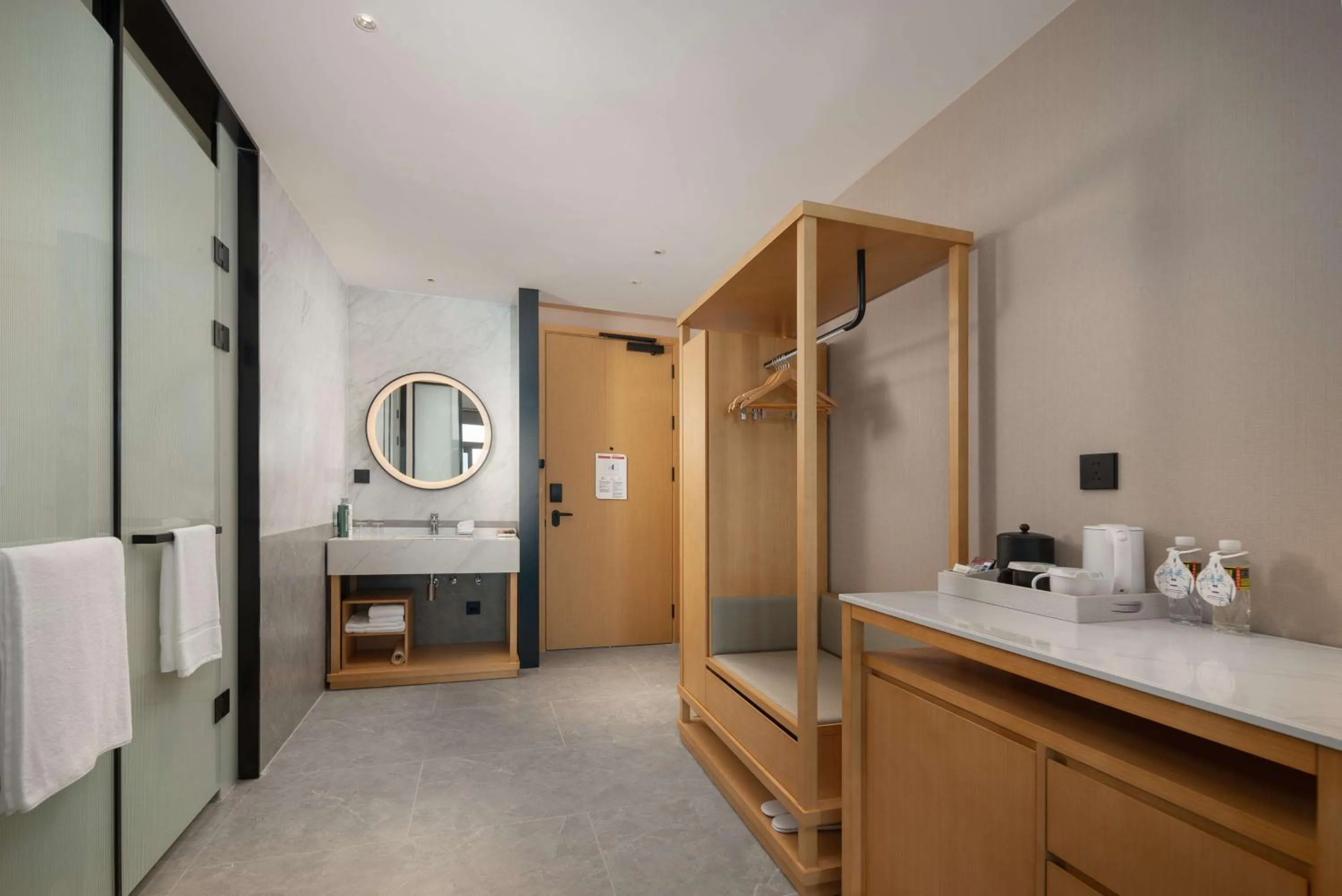 Bathroom, Bed in Hilton Garden Inn Danzhou Yangpu