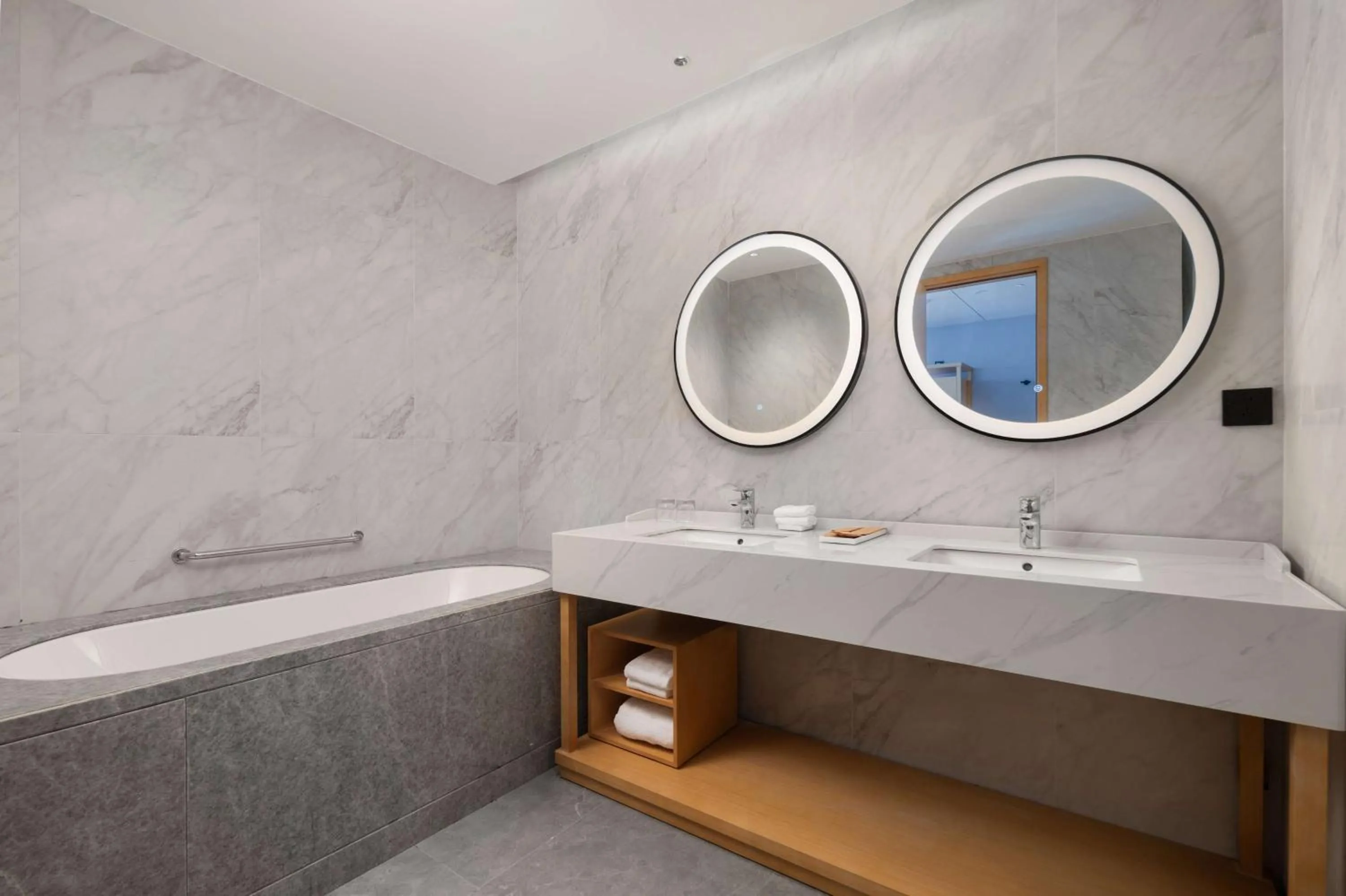 Bathroom in Hilton Garden Inn Danzhou Yangpu