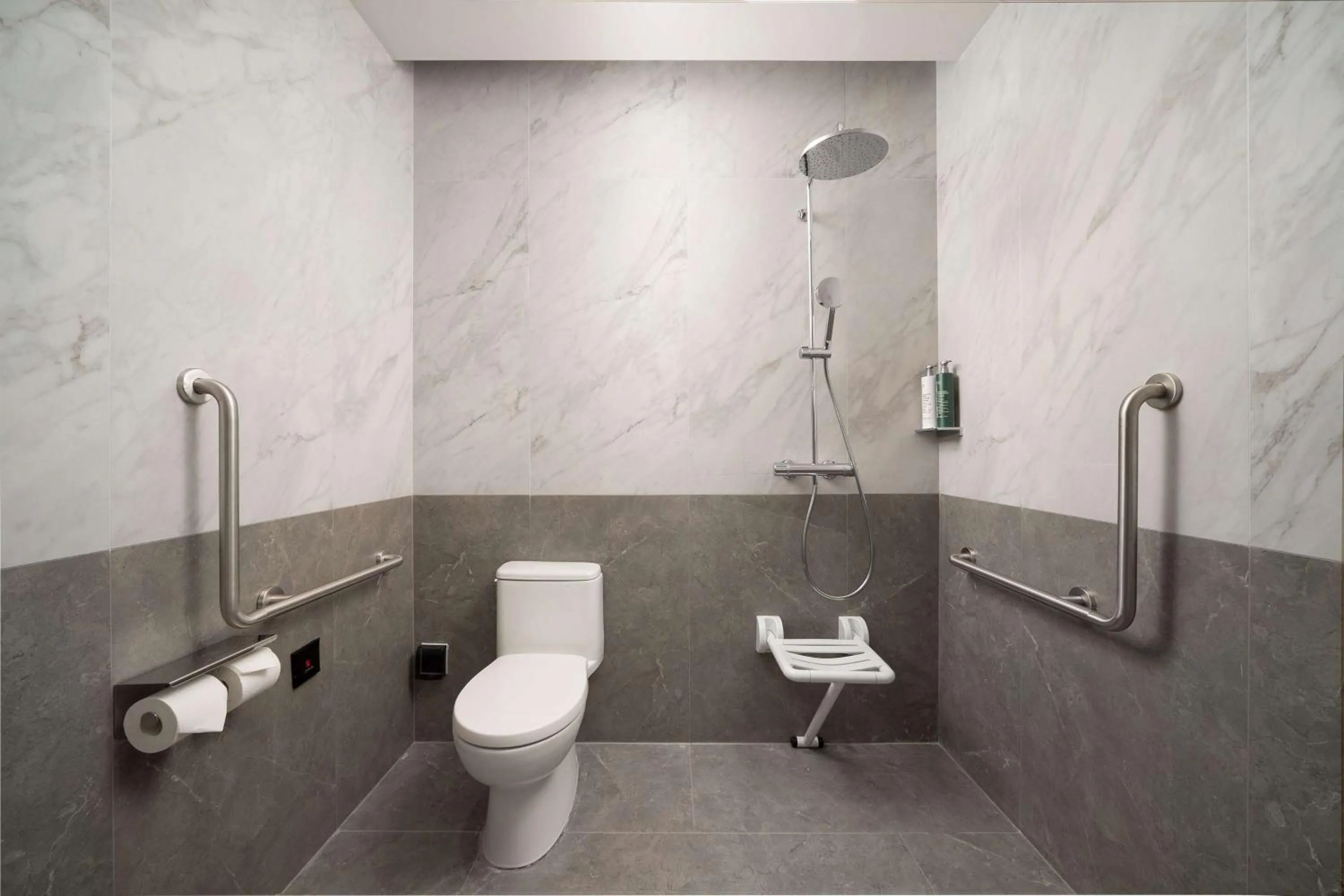 Bathroom in Hilton Garden Inn Danzhou Yangpu