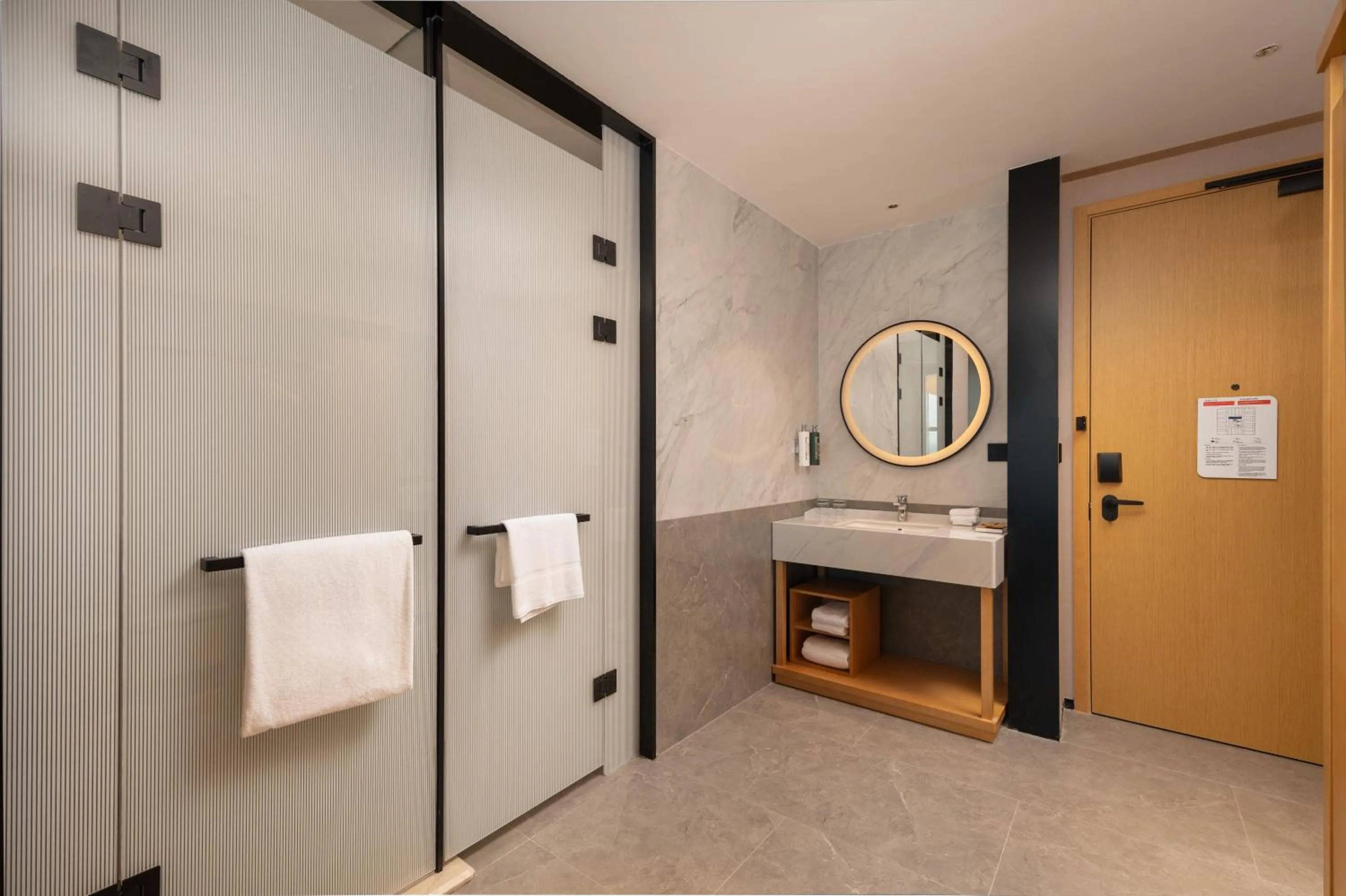 Shower in Hilton Garden Inn Danzhou Yangpu