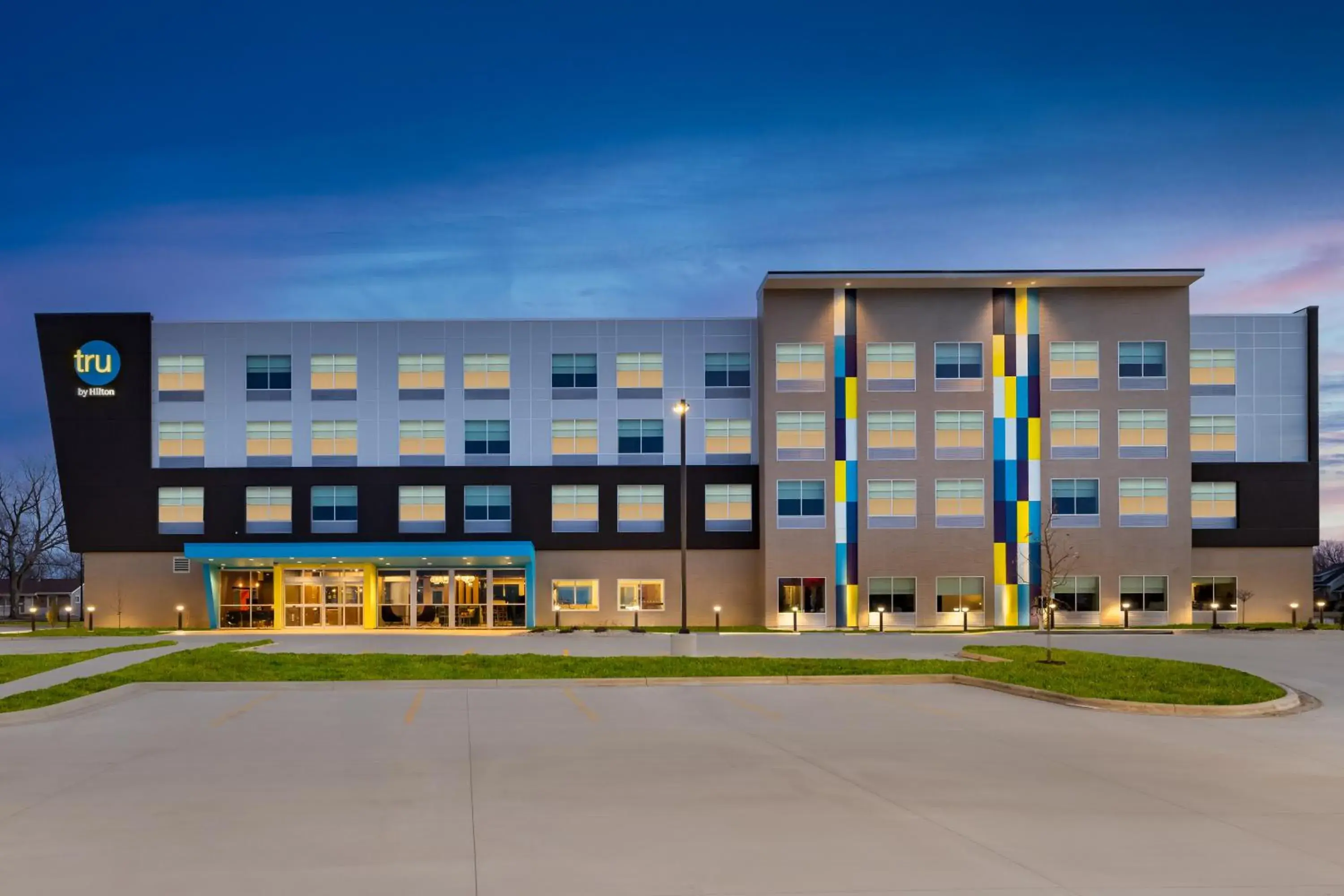 Property building in Tru By Hilton Oshkosh Property building in Tru By Hilton Oshkosh