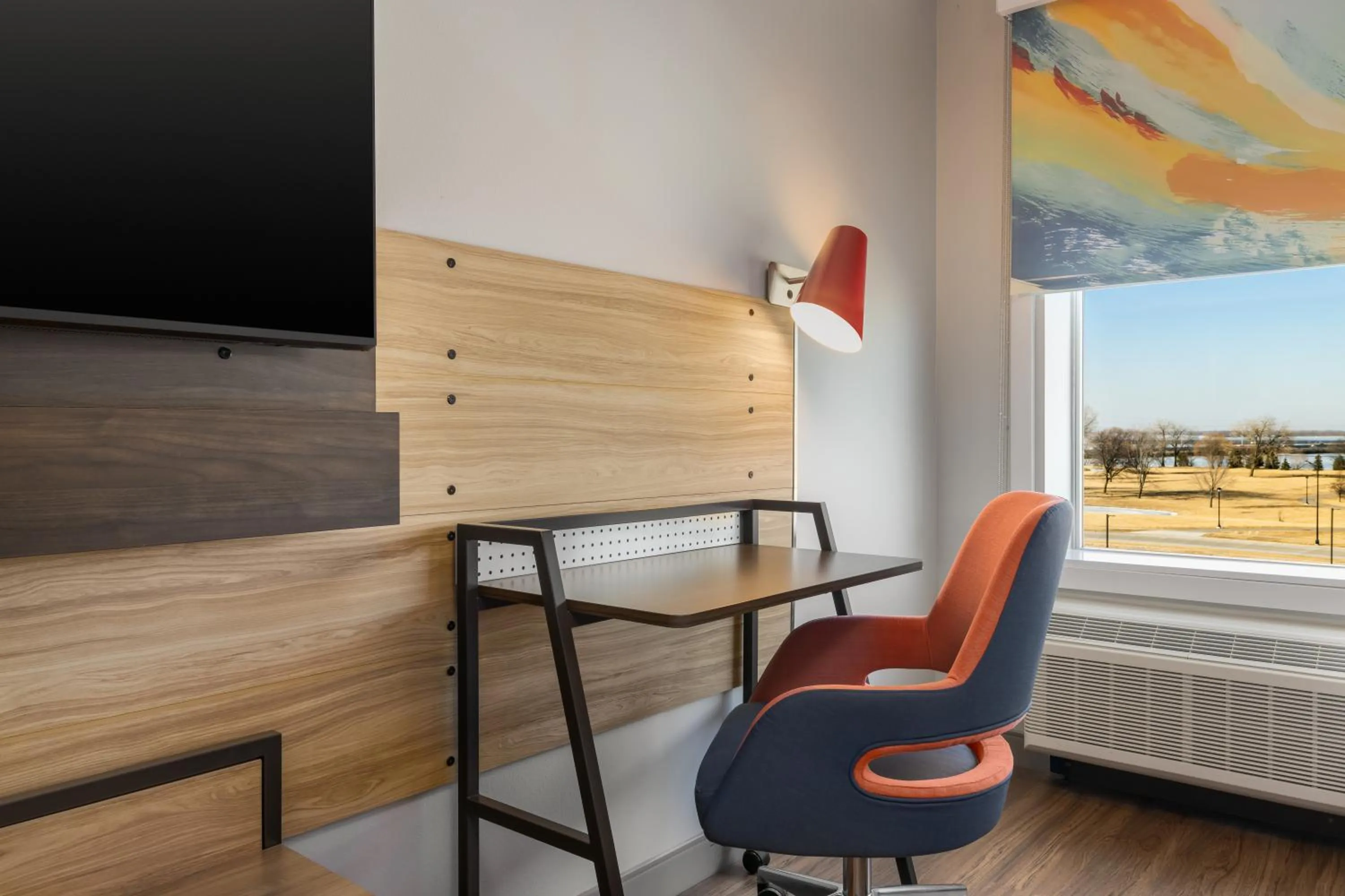 Seating area in Tru By Hilton Oshkosh