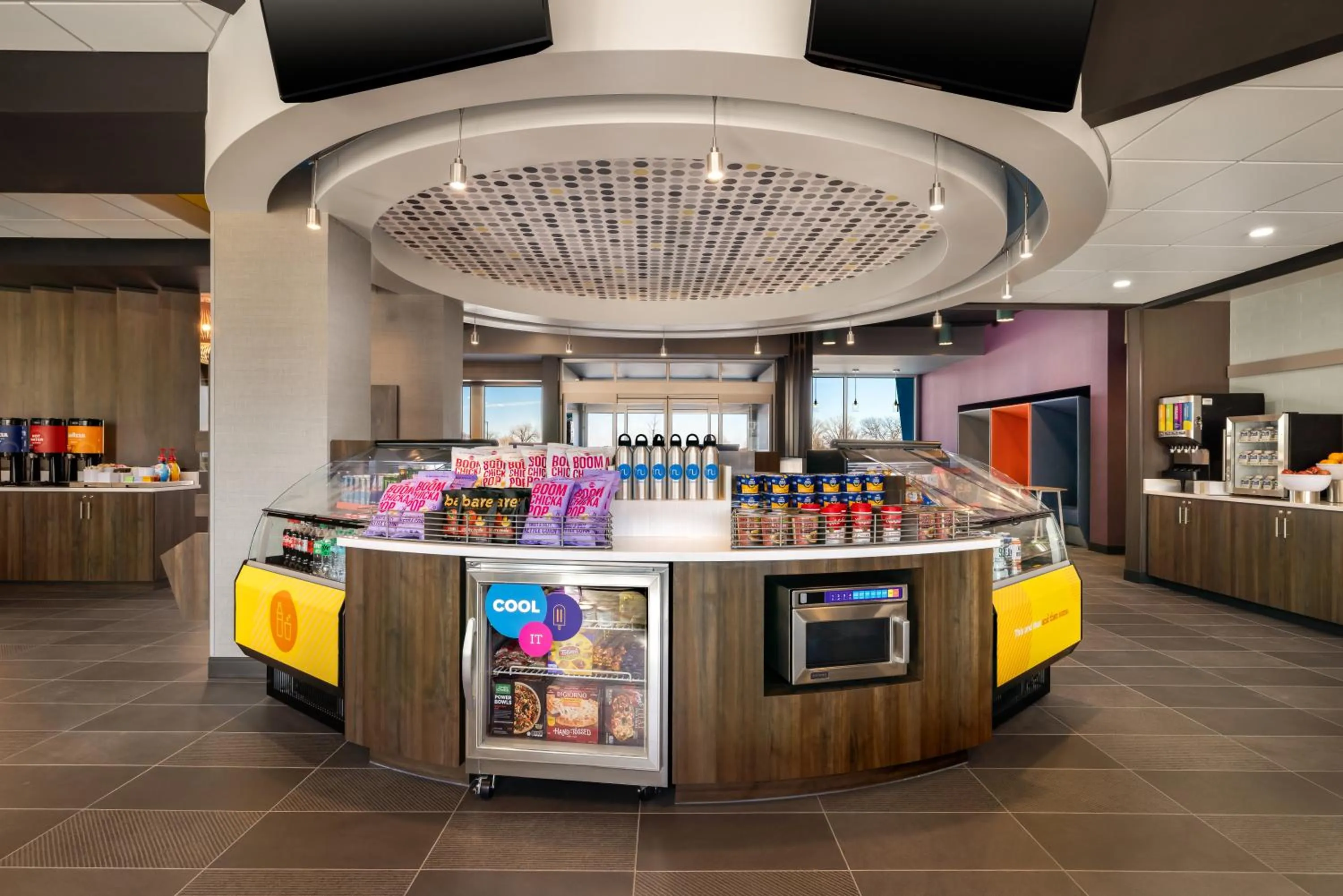 Food and drinks in Tru By Hilton Oshkosh