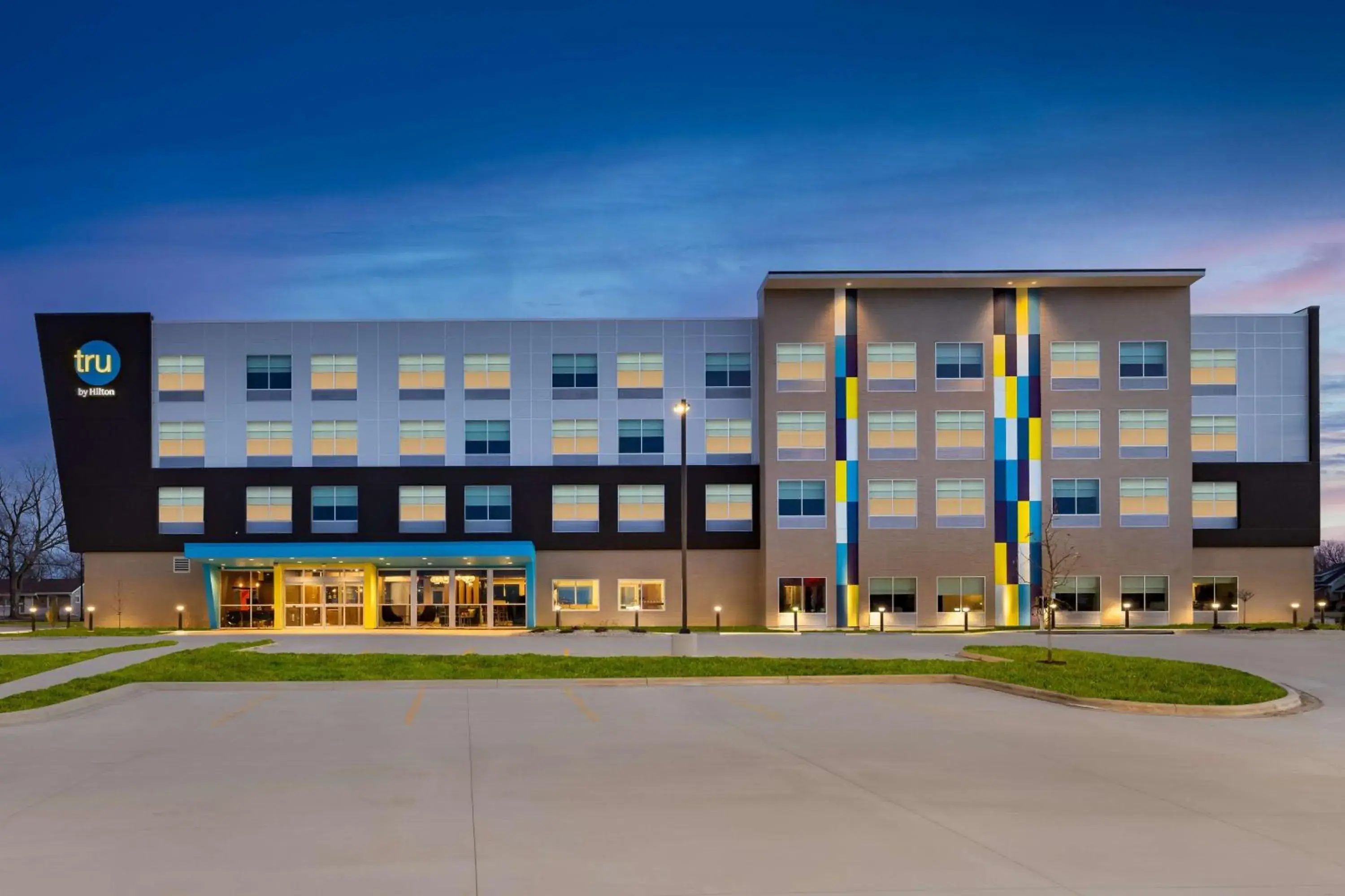 Property building in Tru By Hilton Oshkosh Property building in Tru By Hilton Oshkosh