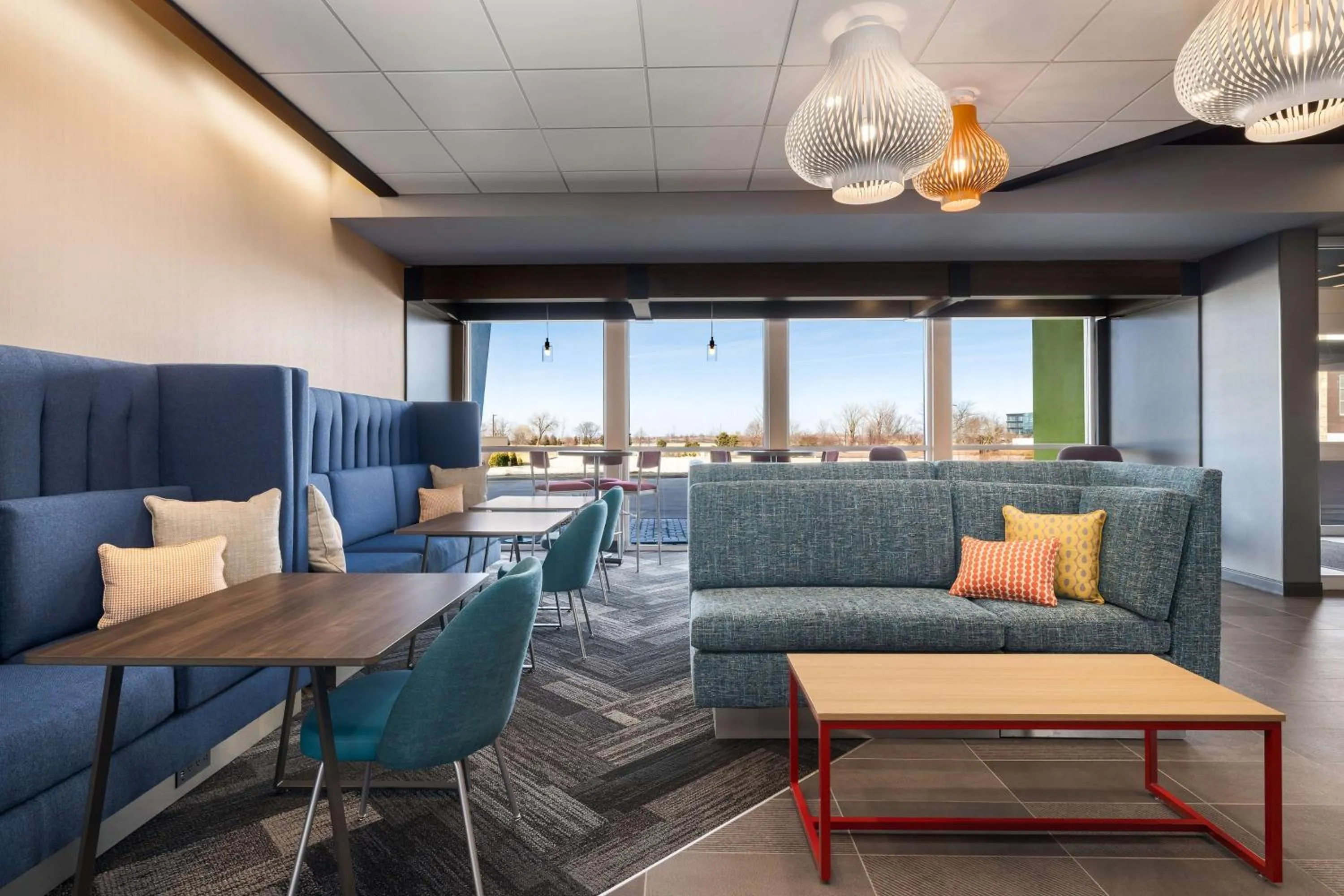 Lobby or reception in Tru By Hilton Oshkosh