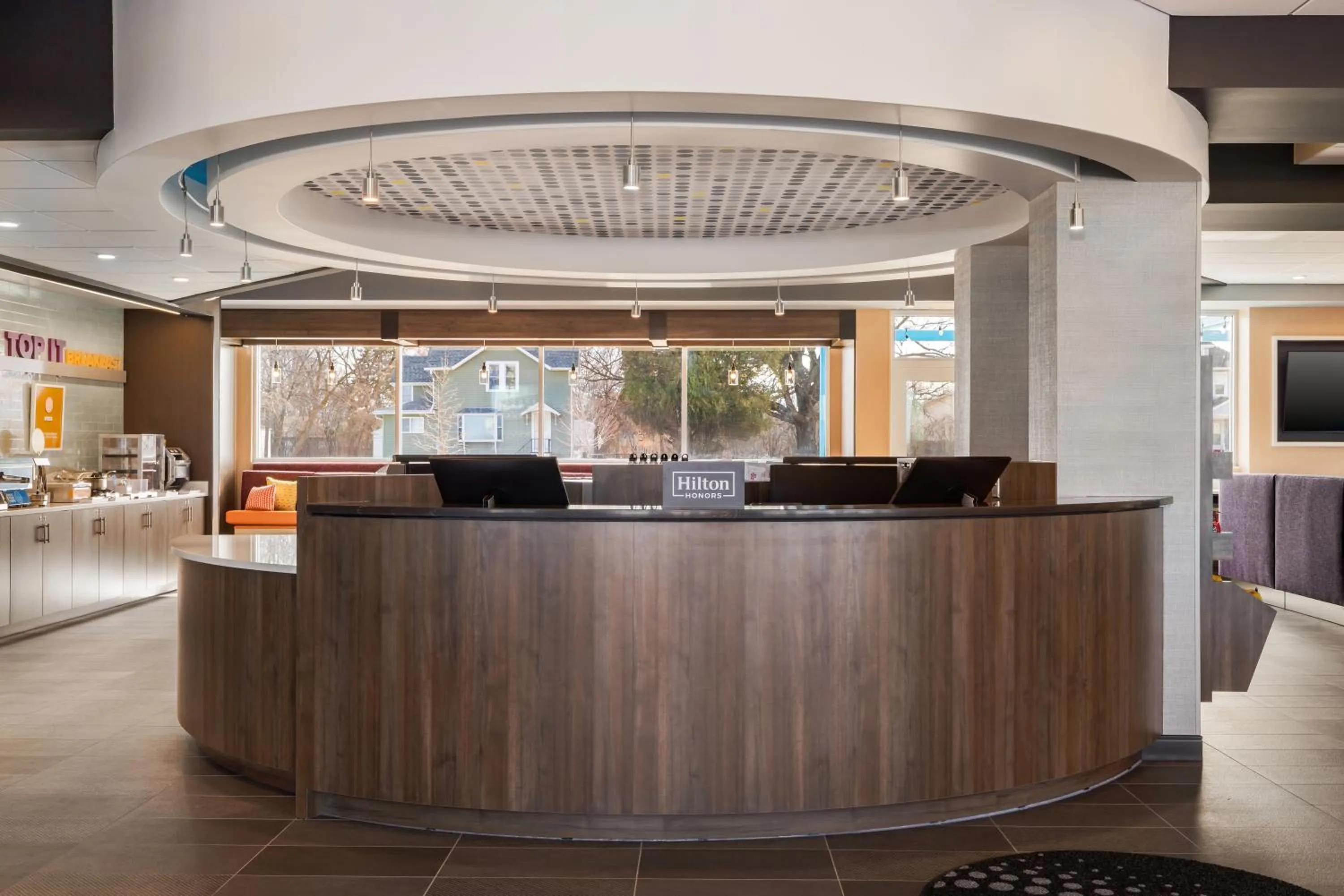 Lobby or reception in Tru By Hilton Oshkosh