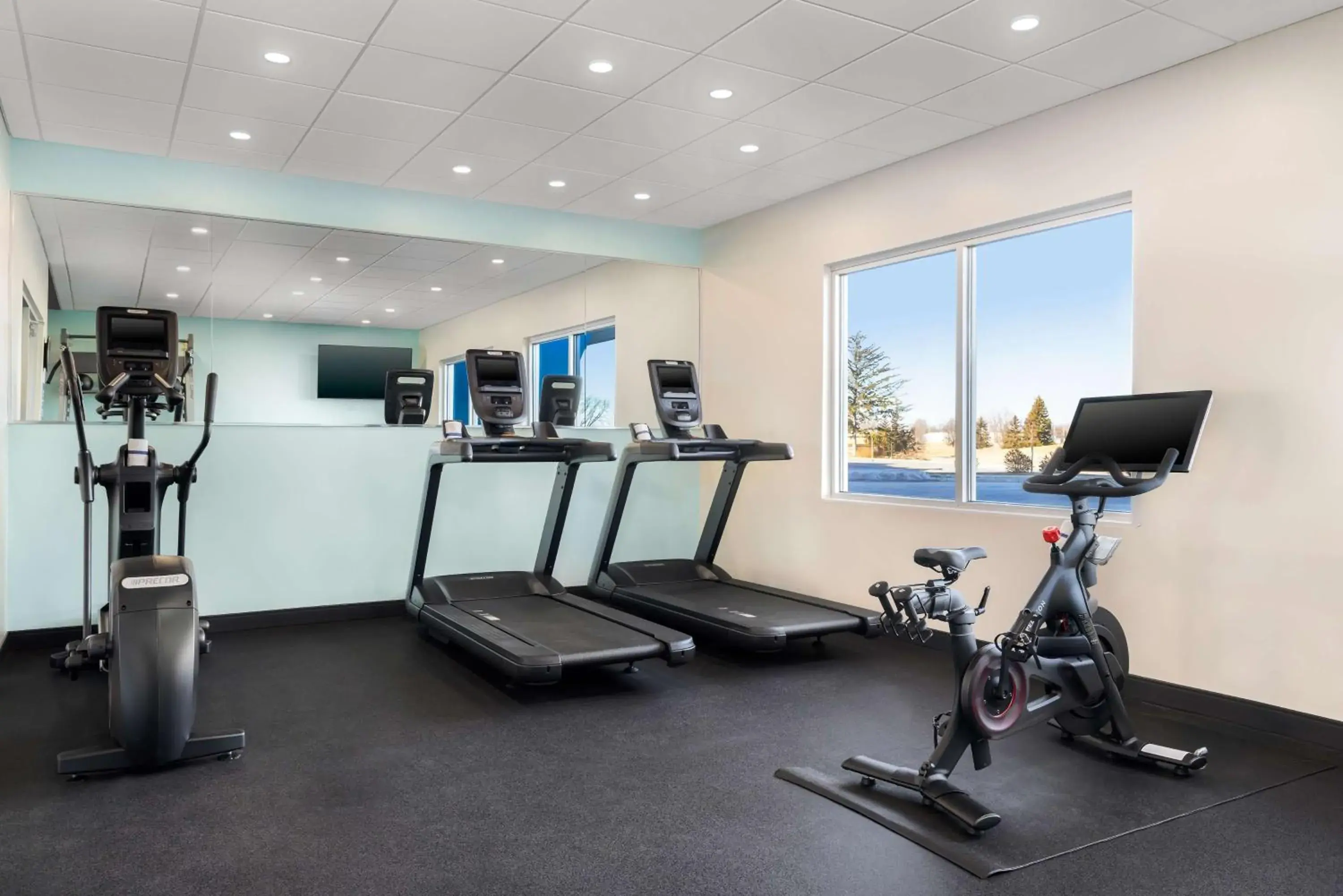 Fitness centre/facilities in Tru By Hilton Oshkosh Fitness centre/facilities in Tru By Hilton Oshkosh