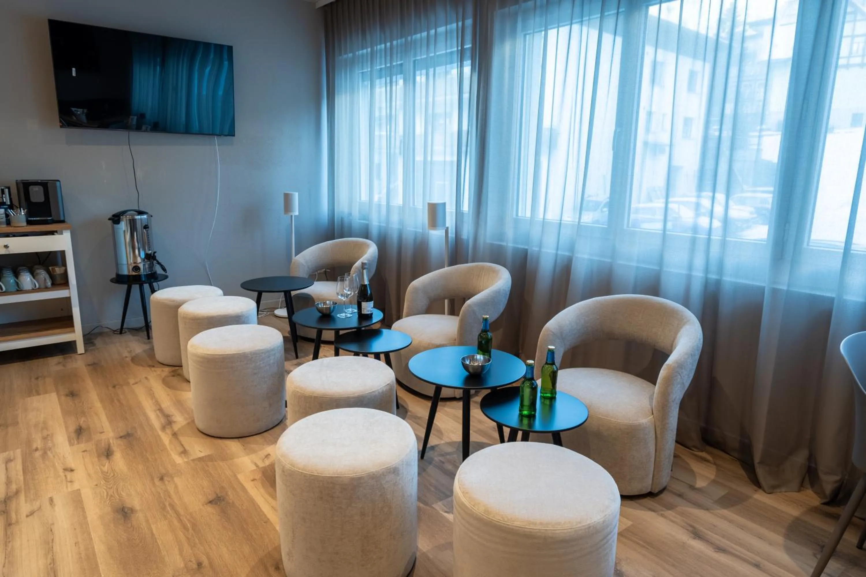 Communal lounge/ TV room in Studio 54 Davos