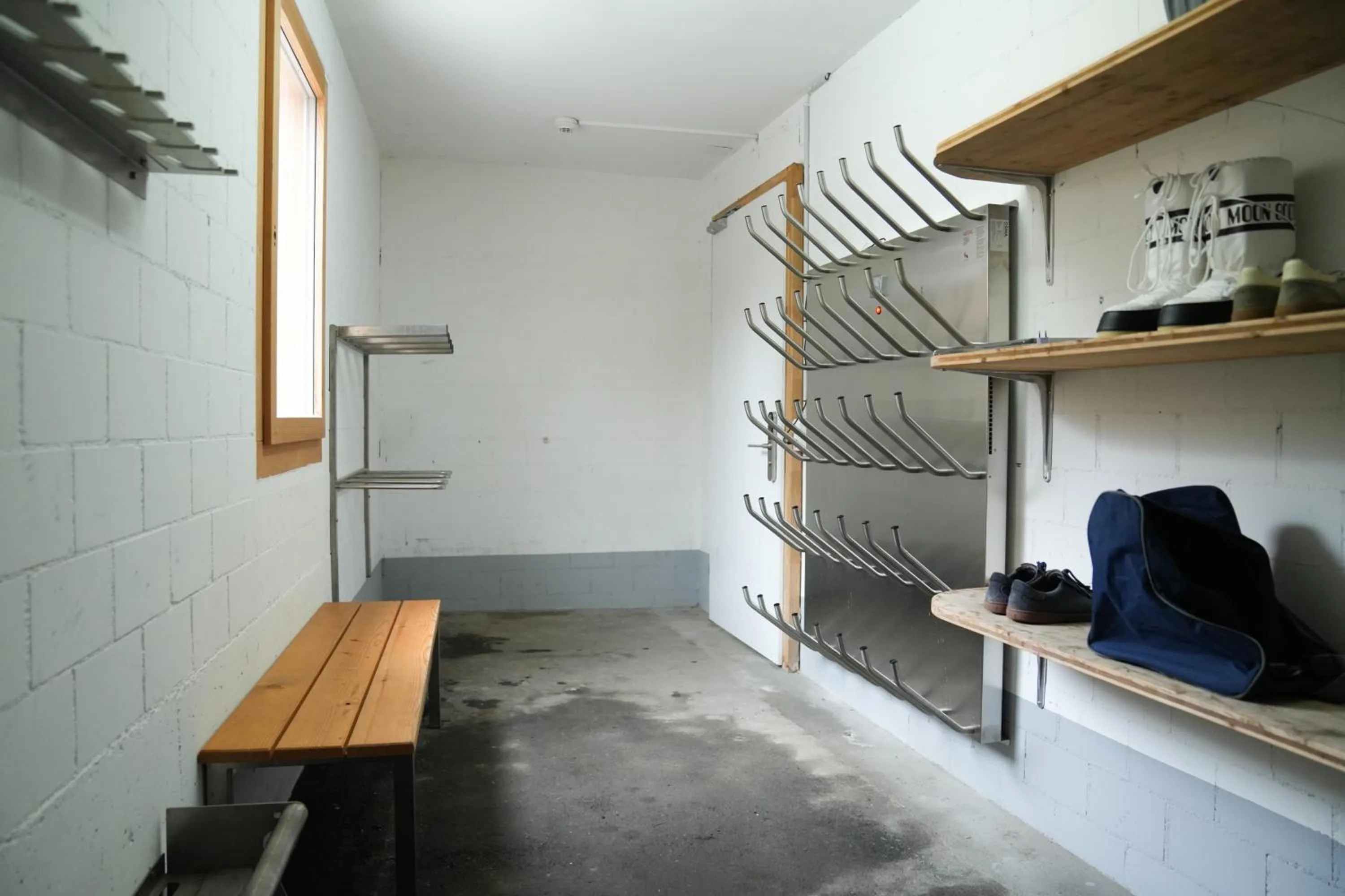 Skiing in Studio 54 Davos