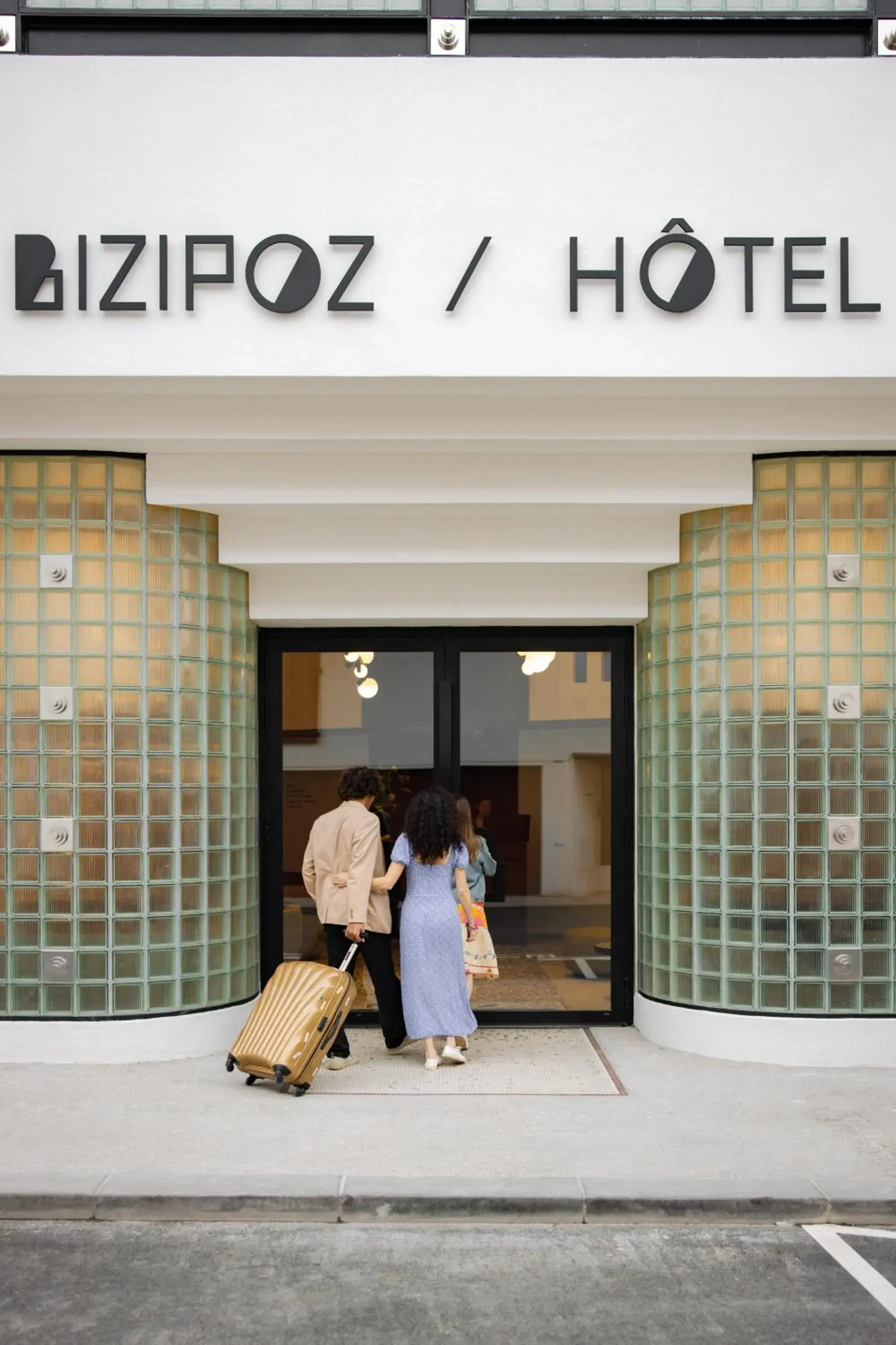 Property building in Bizipoz Hôtel Property building in Bizipoz Hôtel