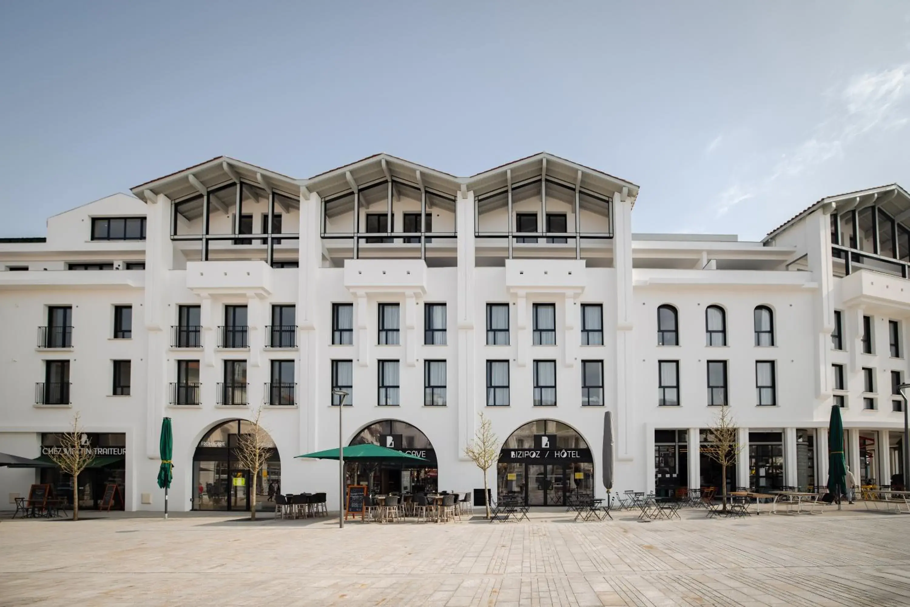 Property building in Bizipoz Hôtel Property building in Bizipoz Hôtel