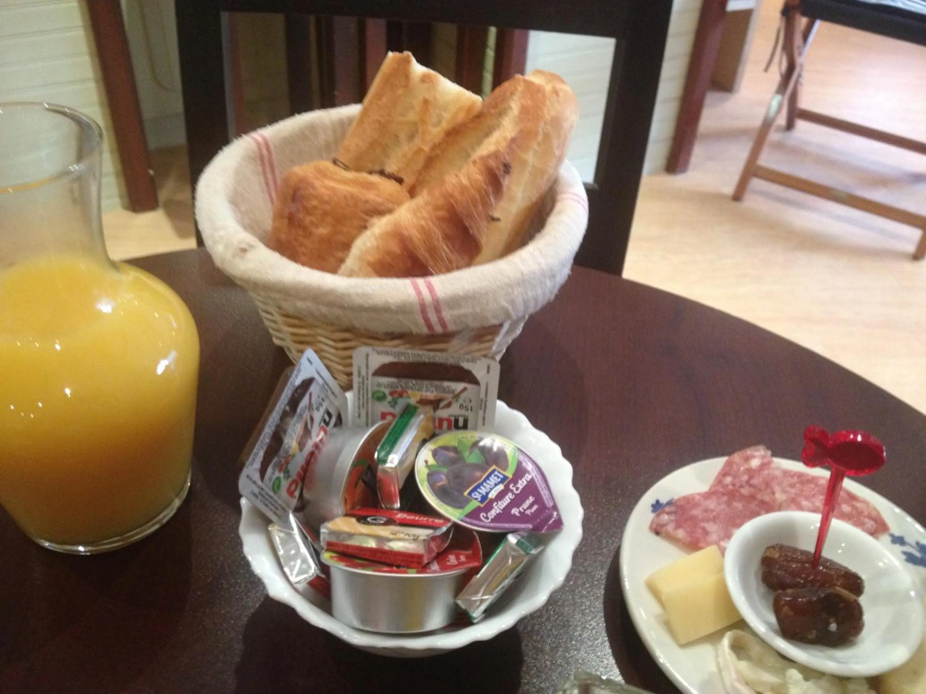 Continental breakfast in Hôtel San Pedro