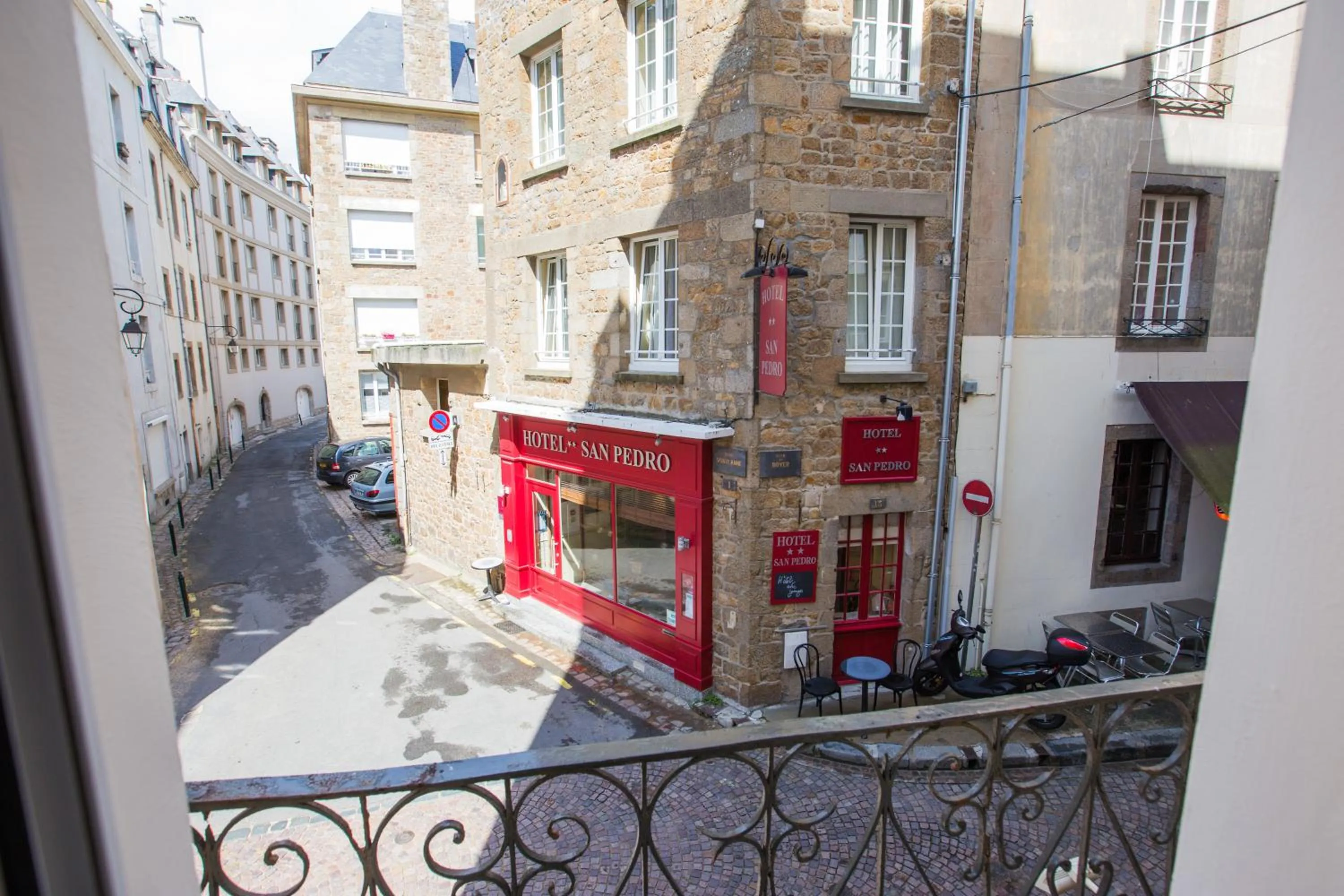 Facade/entrance in Hôtel San Pedro