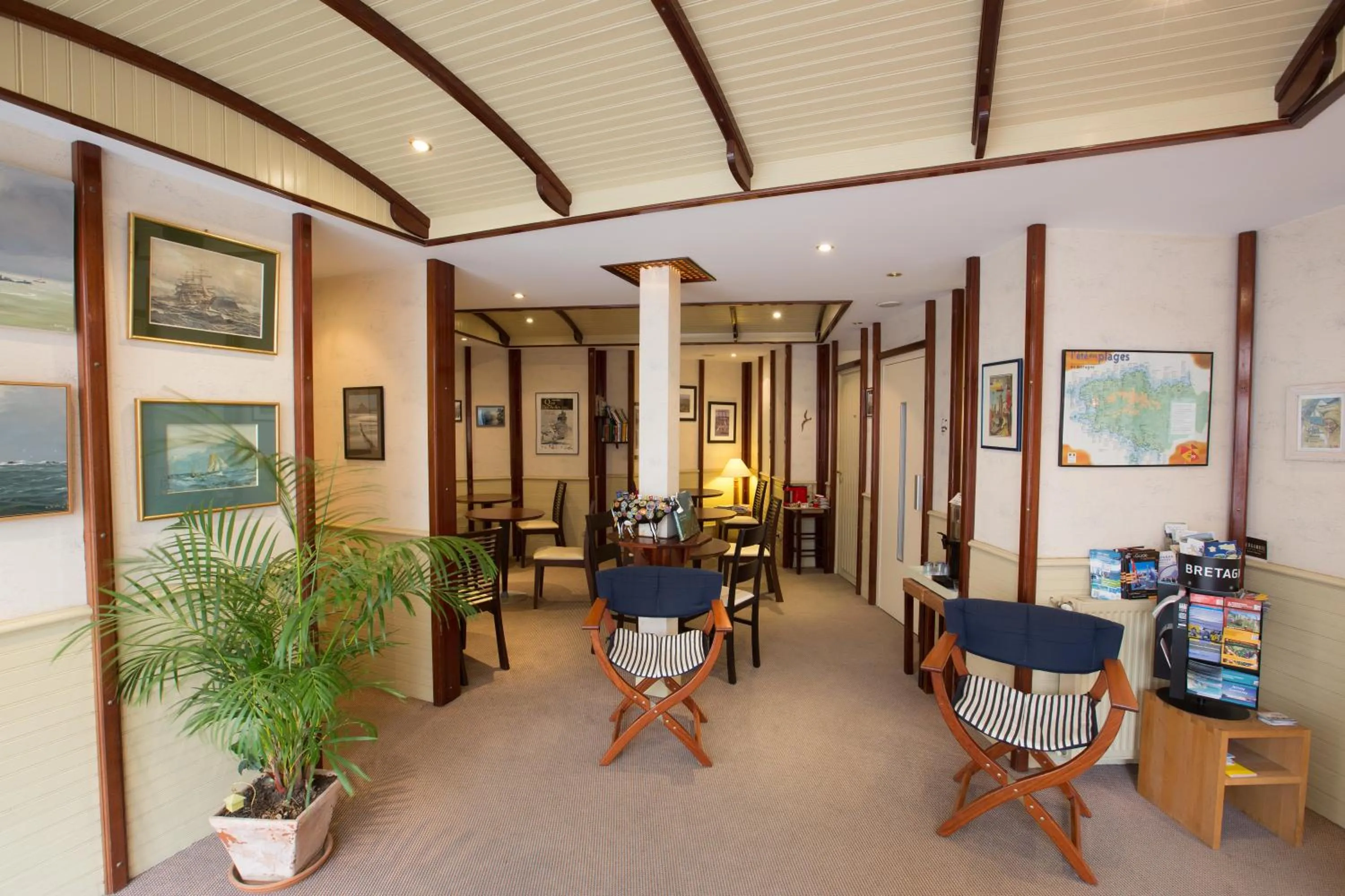 Lobby or reception in Hôtel San Pedro