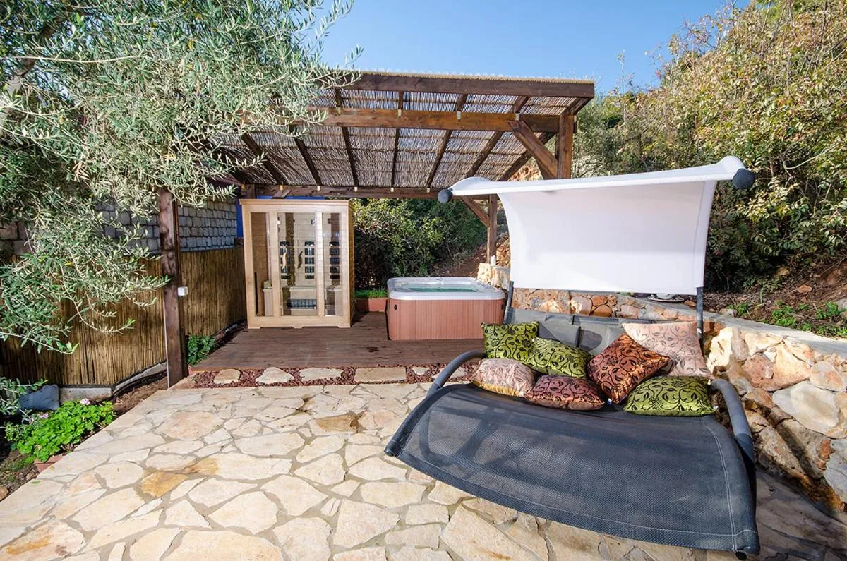 Hot Tub in The Sound Of The Flute