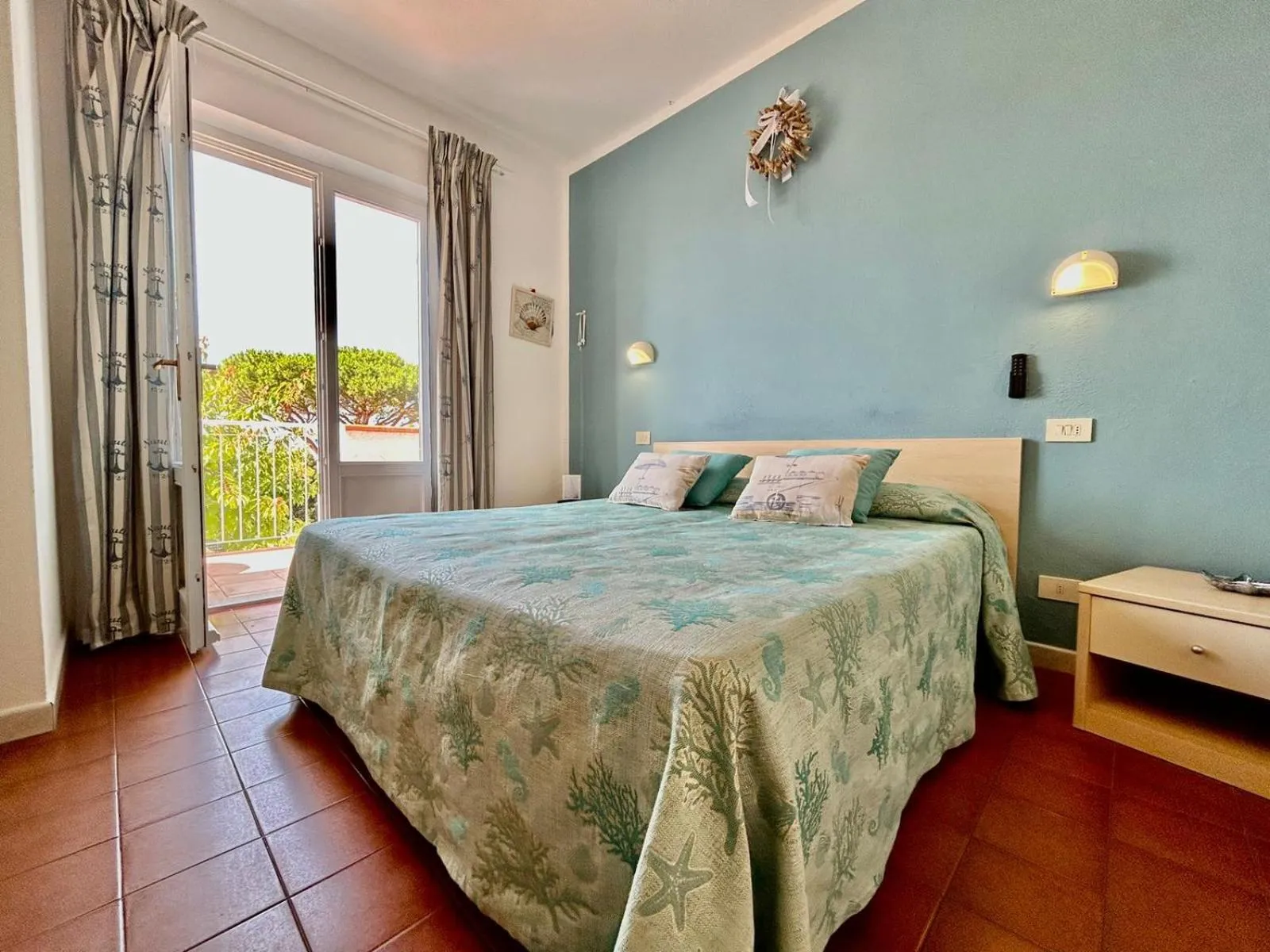 View (from property/room), Bed in Hotel Sant'Andrea