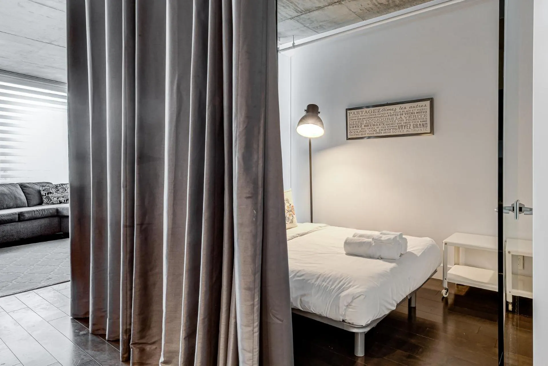 Bed in Les Immeubles Charlevoix - Le 760-209