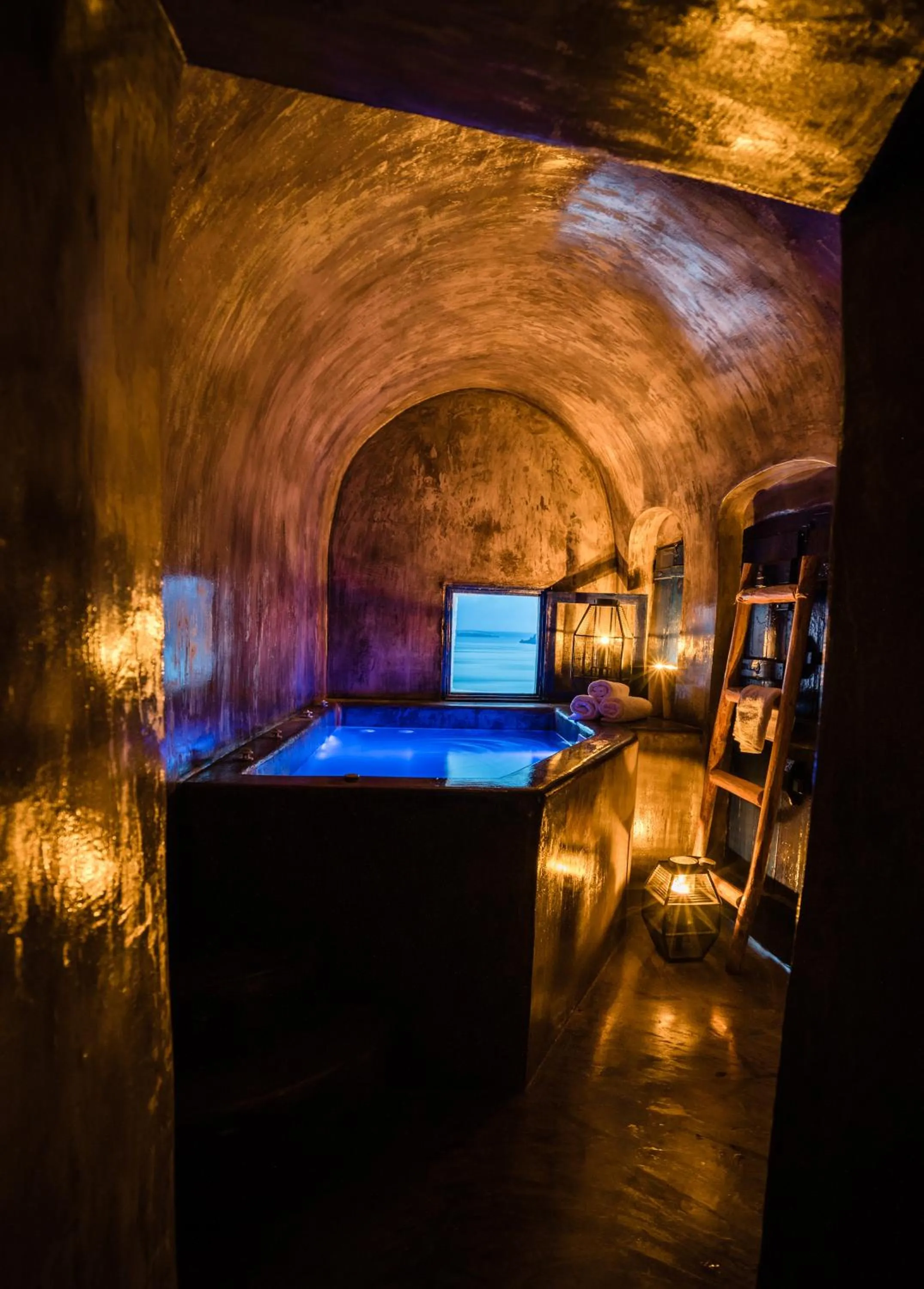 Hot Tub in Gaia Suites