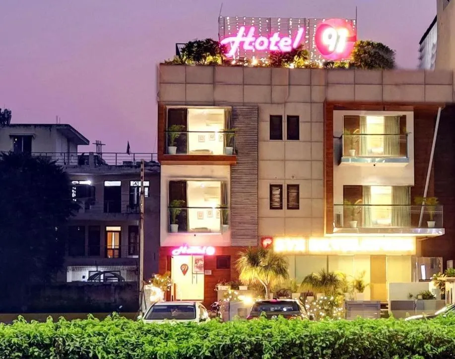 Hotel 91 Golf Course Road