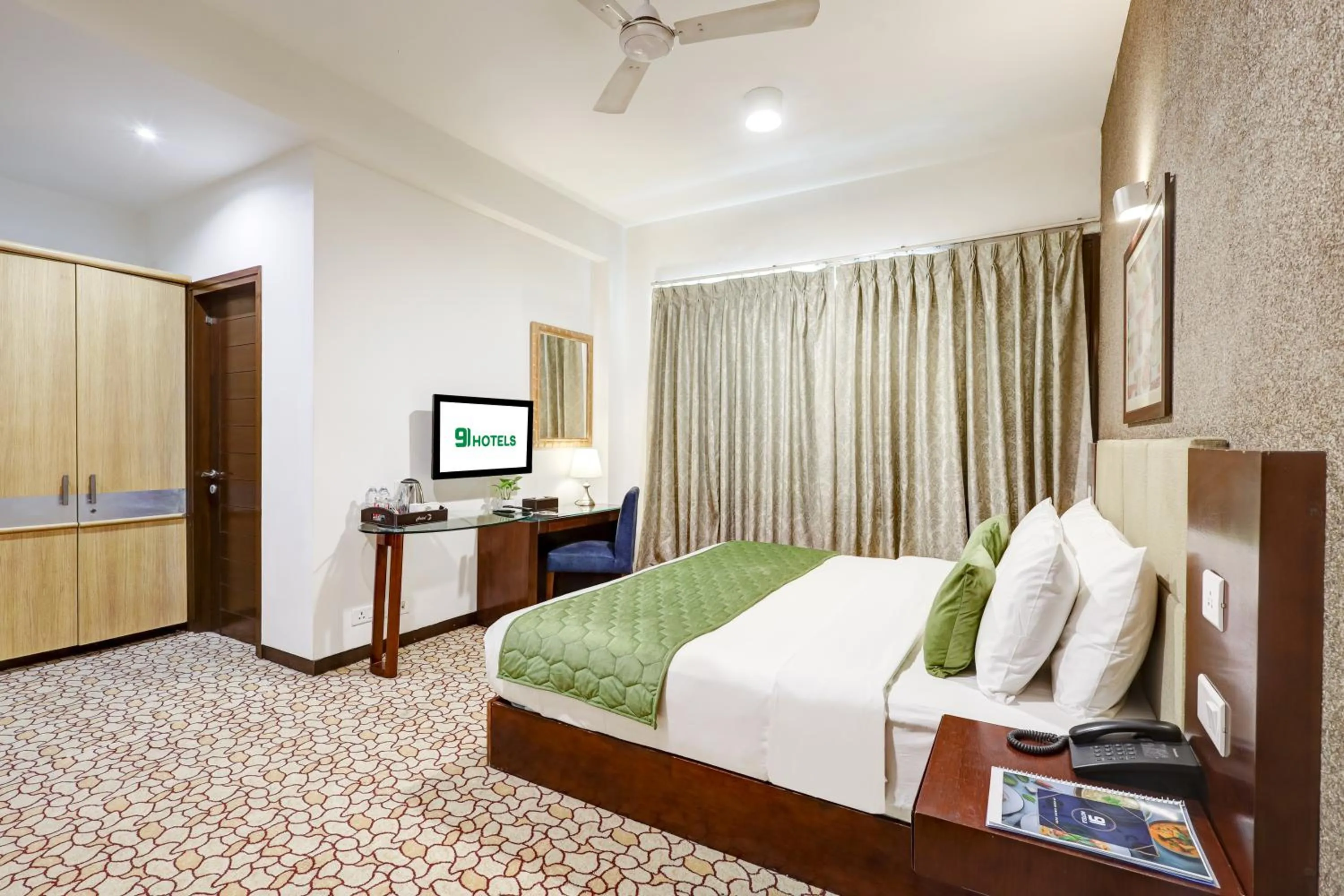 TV and multimedia, Bed in Hotel 91 Golf Course Road