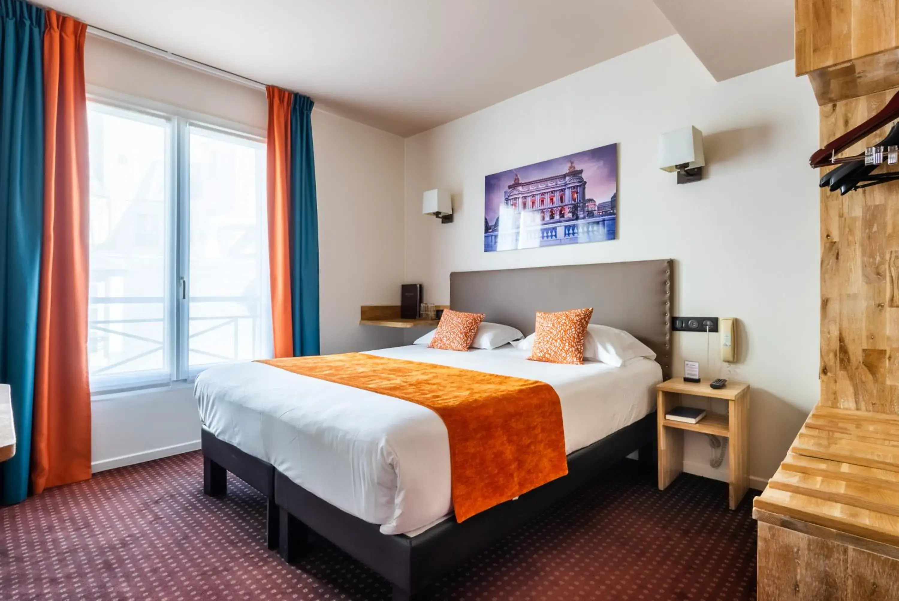 Bed in hotel Louvre Sainte Anne Bed in hotel Louvre Sainte Anne