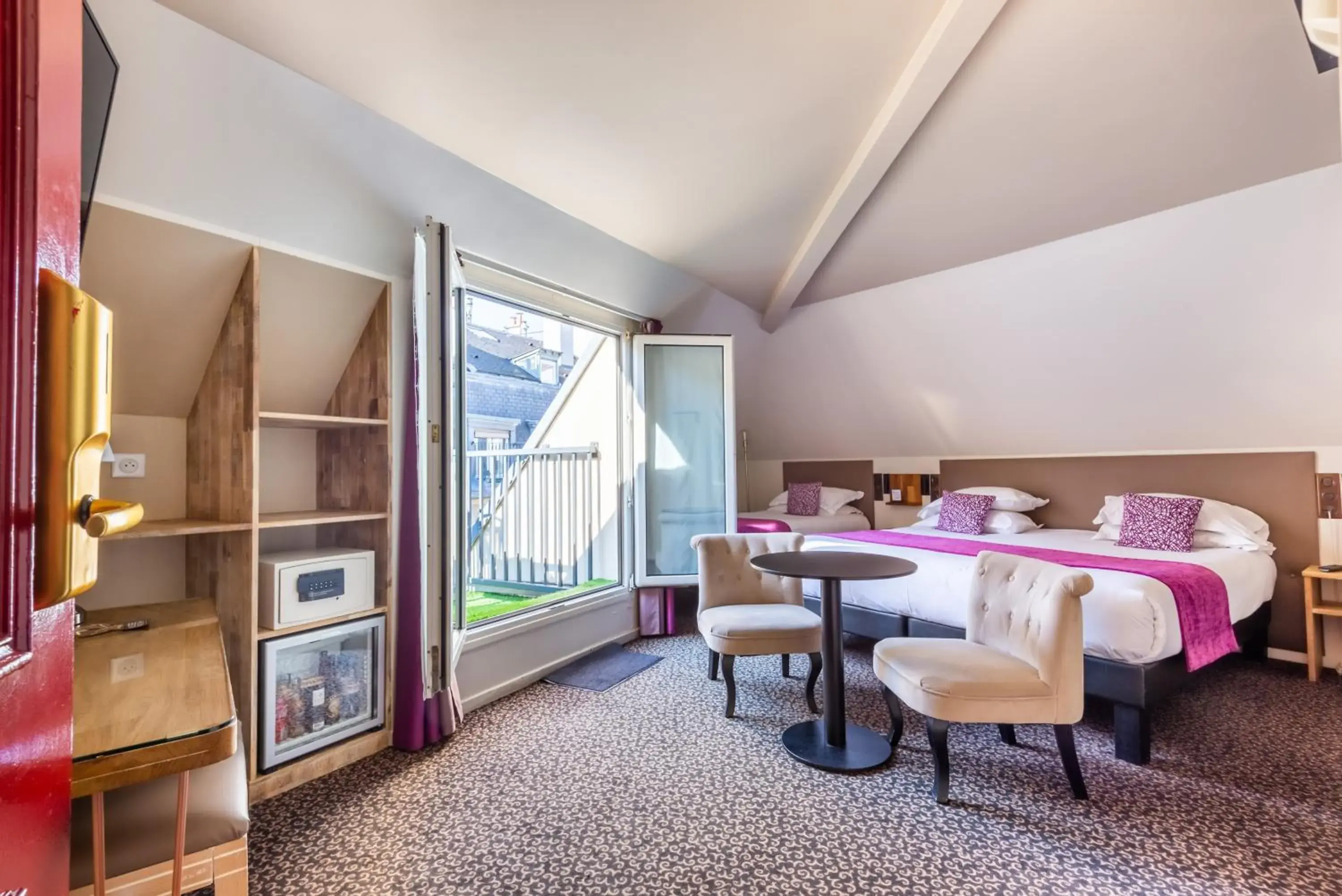 Bed in hotel Louvre Sainte Anne Bed in hotel Louvre Sainte Anne