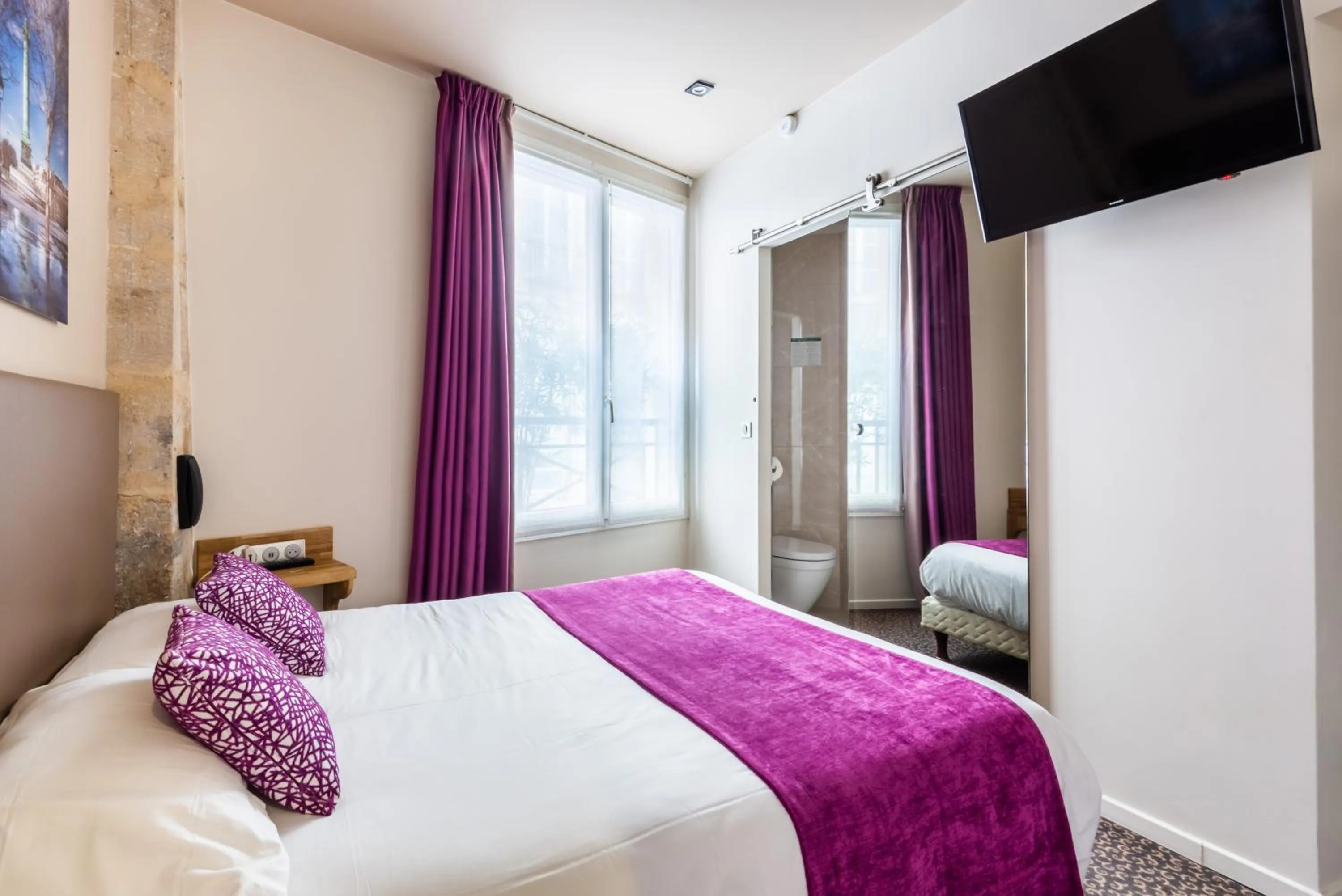 Bed in hotel Louvre Sainte Anne