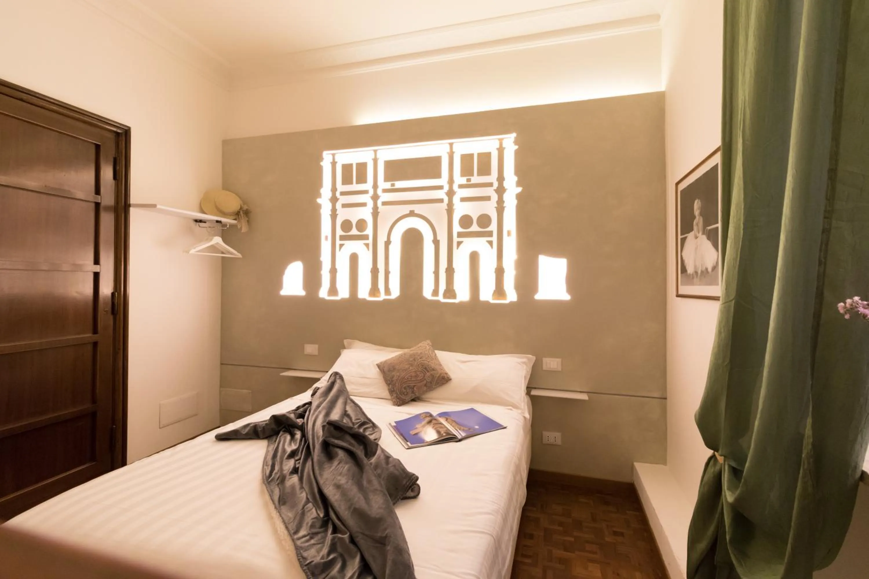 Photo of the whole room, Bed in A Star Inn