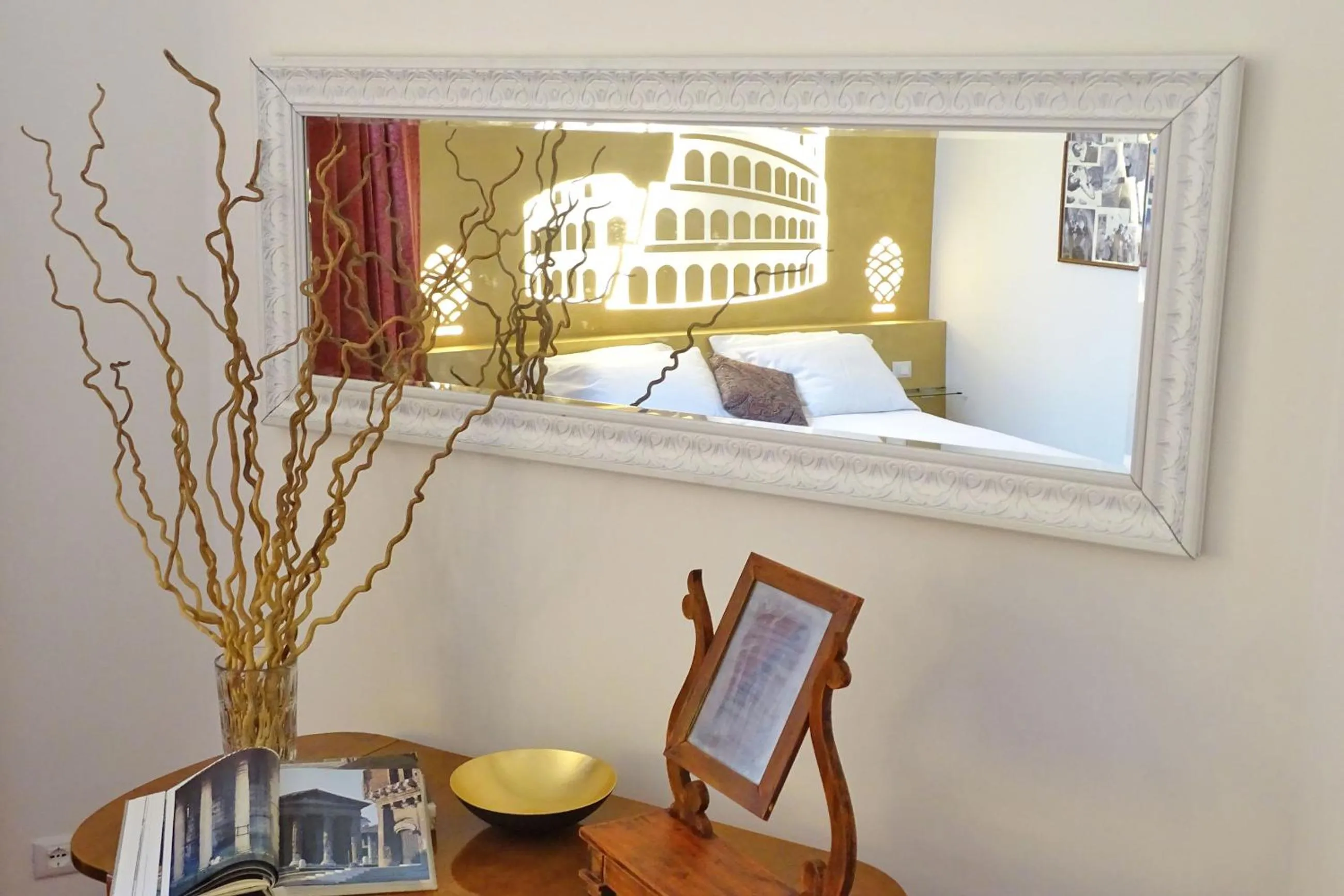 Photo of the whole room, Bed in A Star Inn