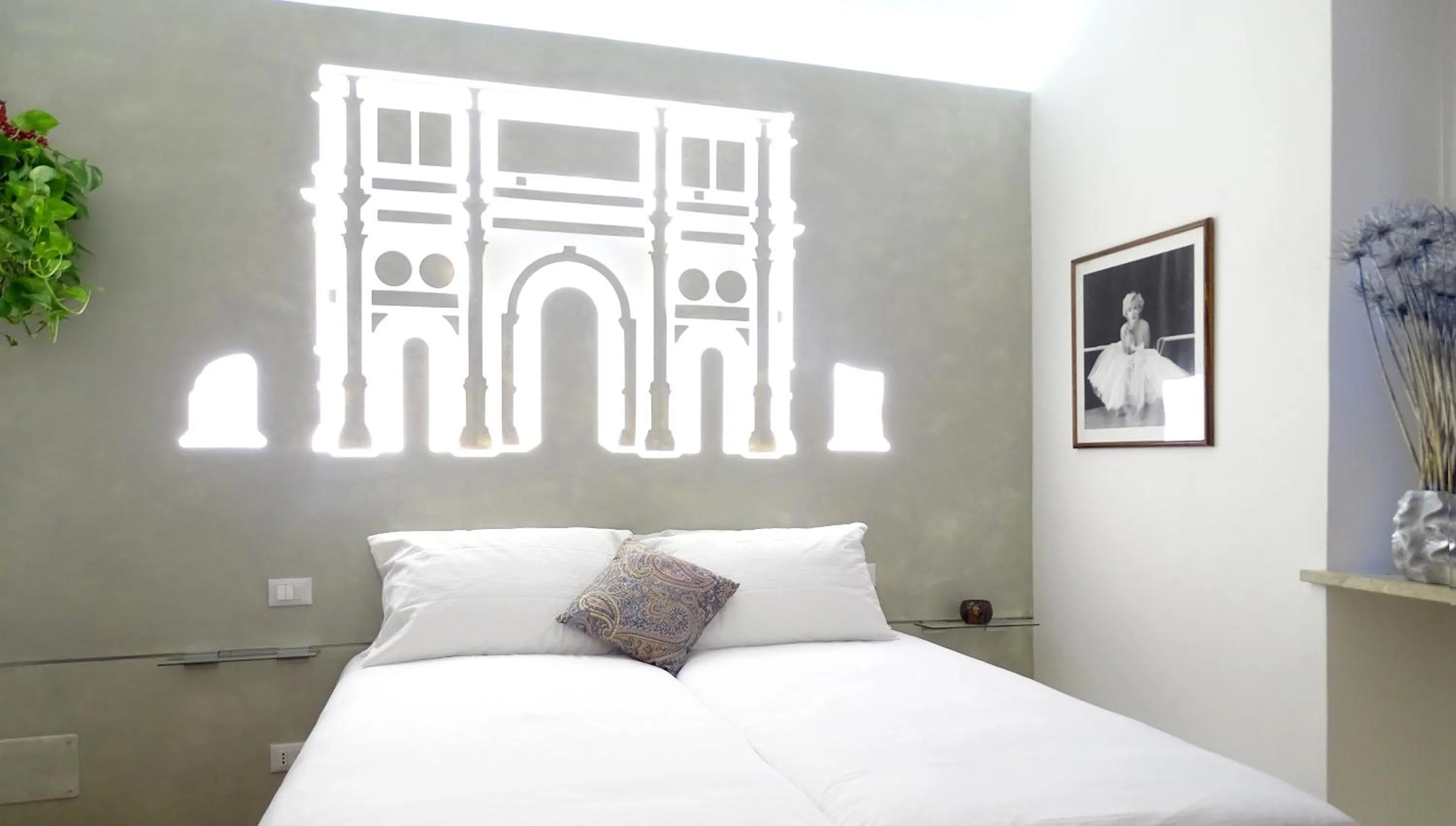 Photo of the whole room, Bed in A Star Inn