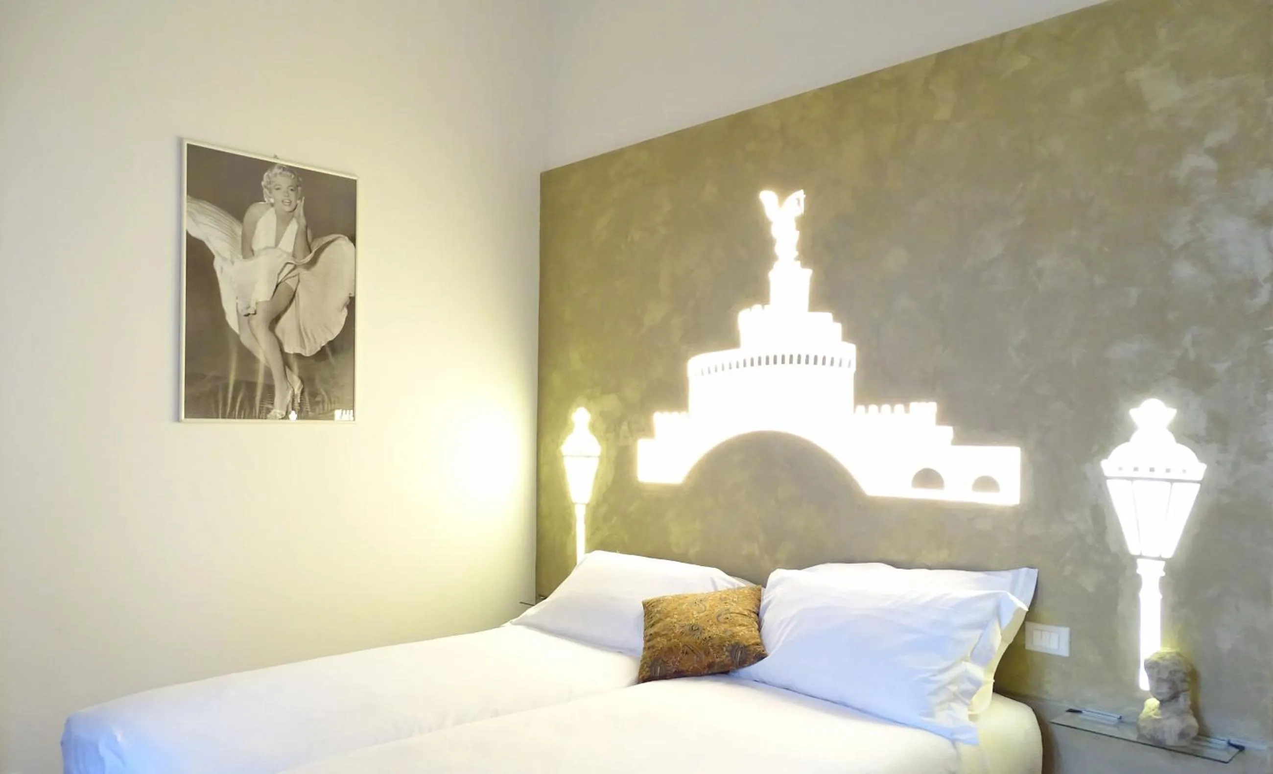 Photo of the whole room, Bed in A Star Inn