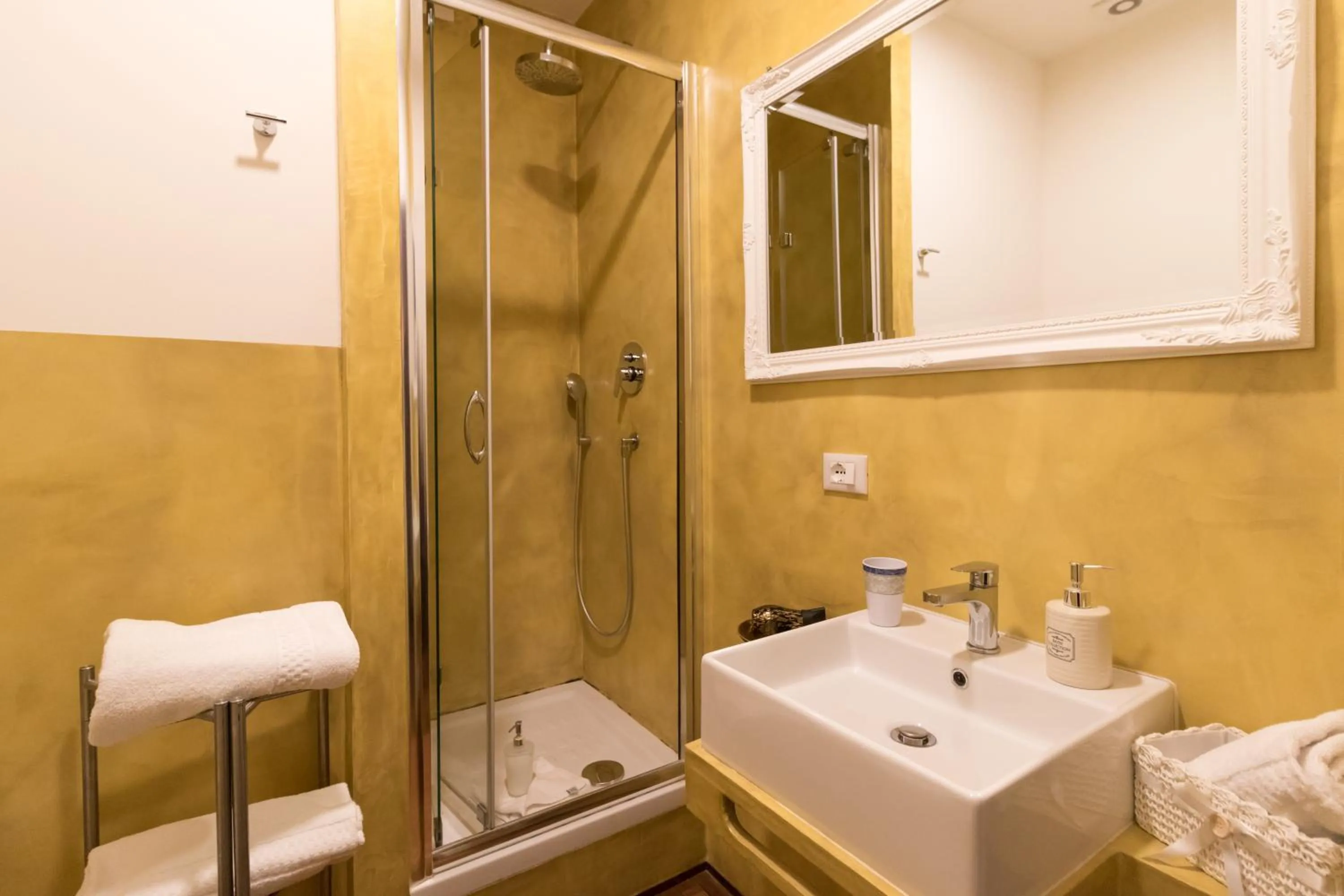 Shower in A Star Inn