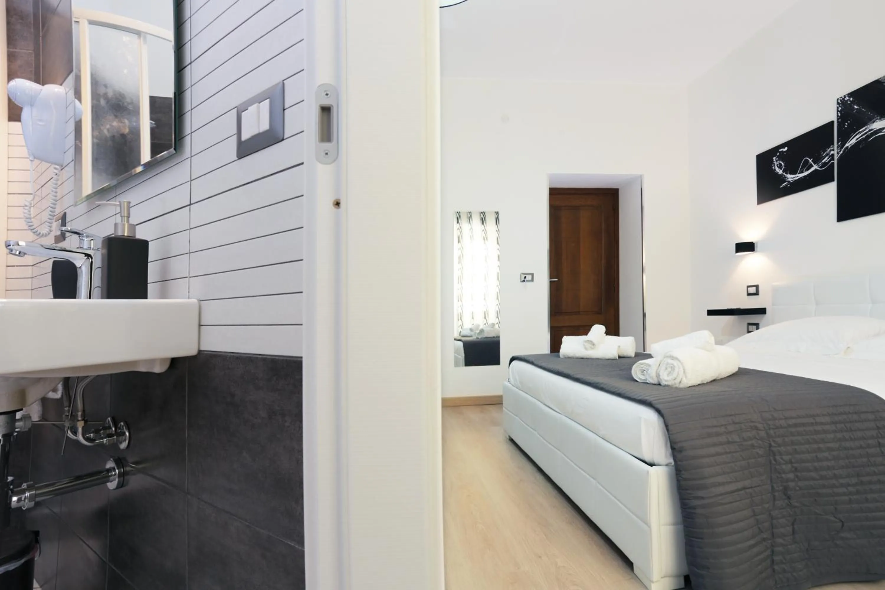 Photo of the whole room, Bed in Il Piccolo Principe