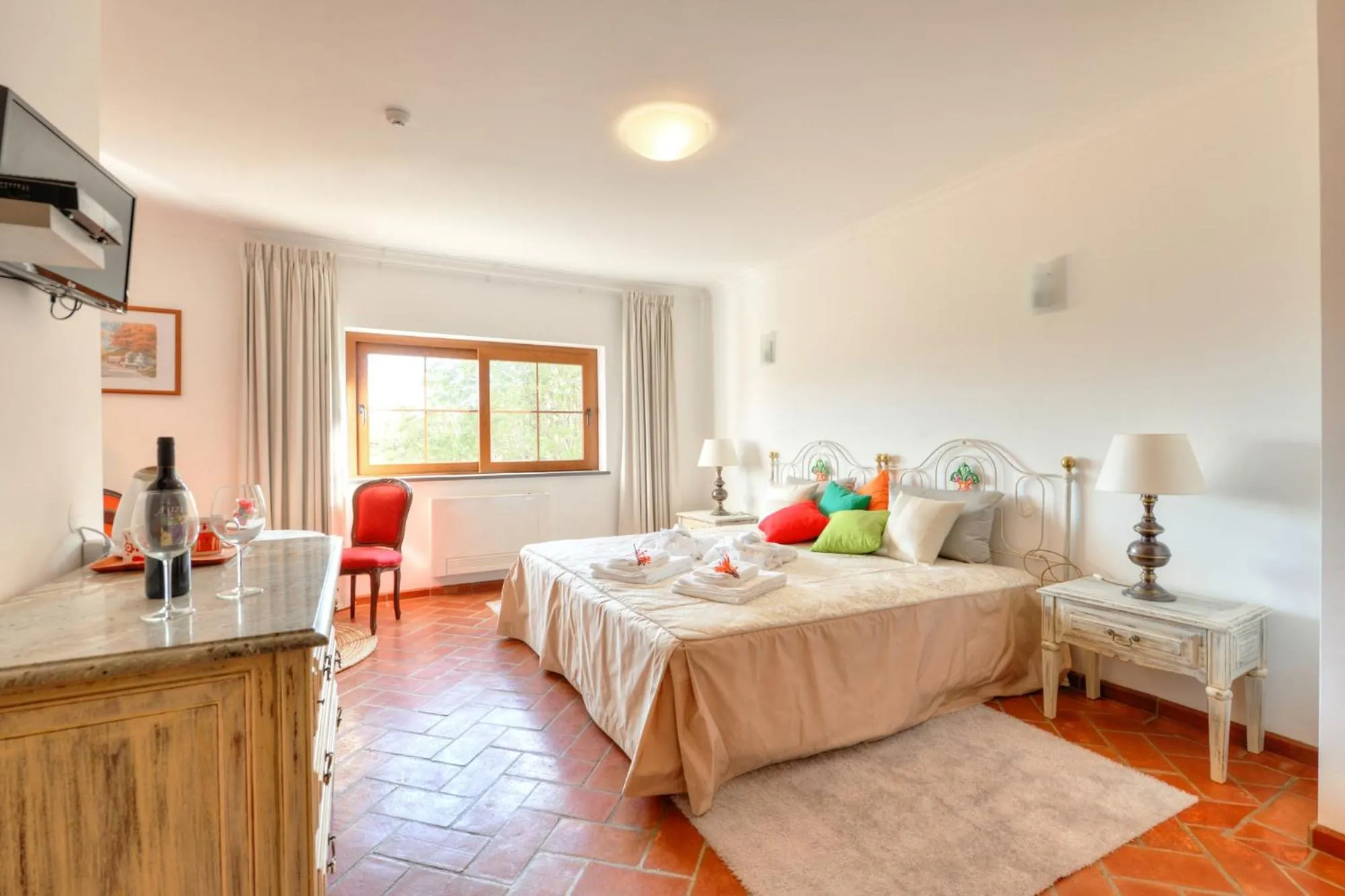 Shower, Bed in Quinta dos Tesouros