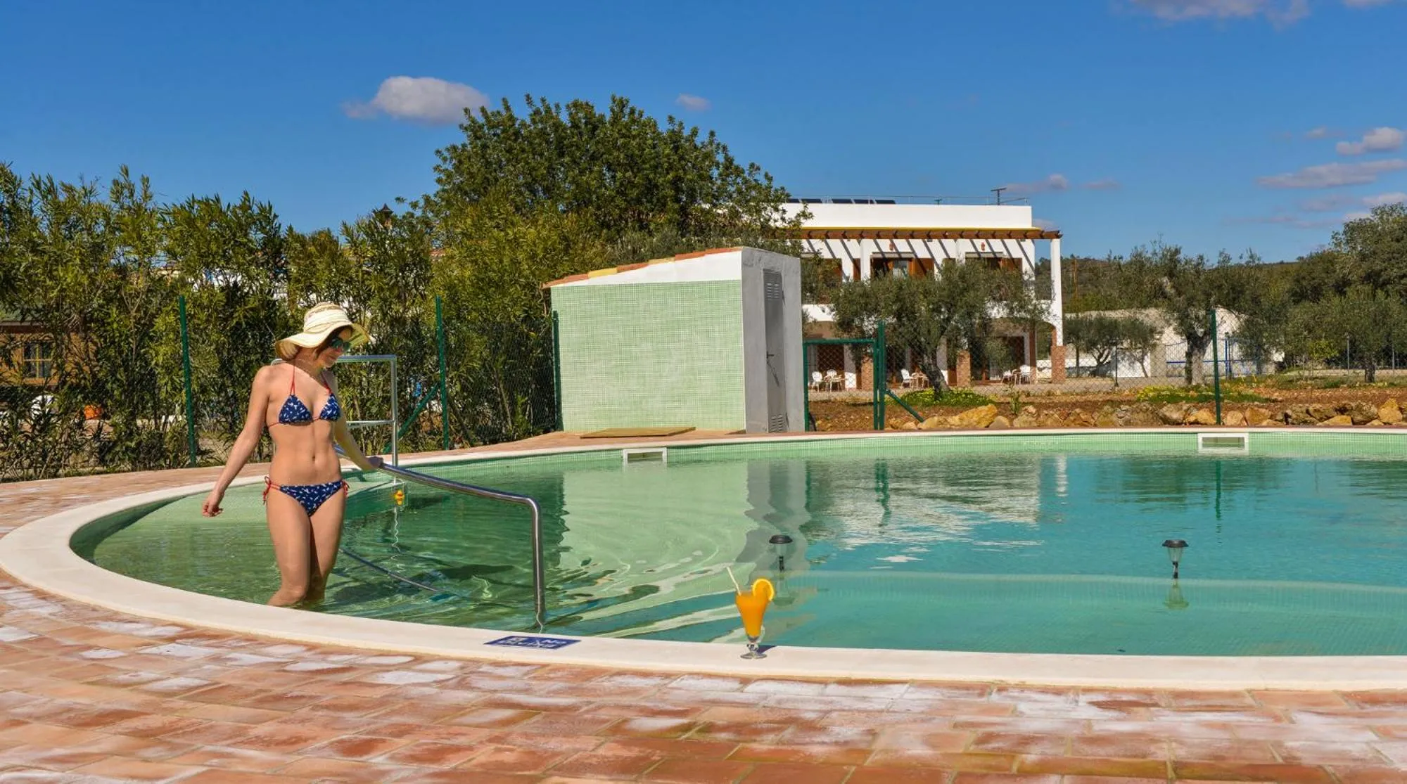 People in Quinta dos Tesouros