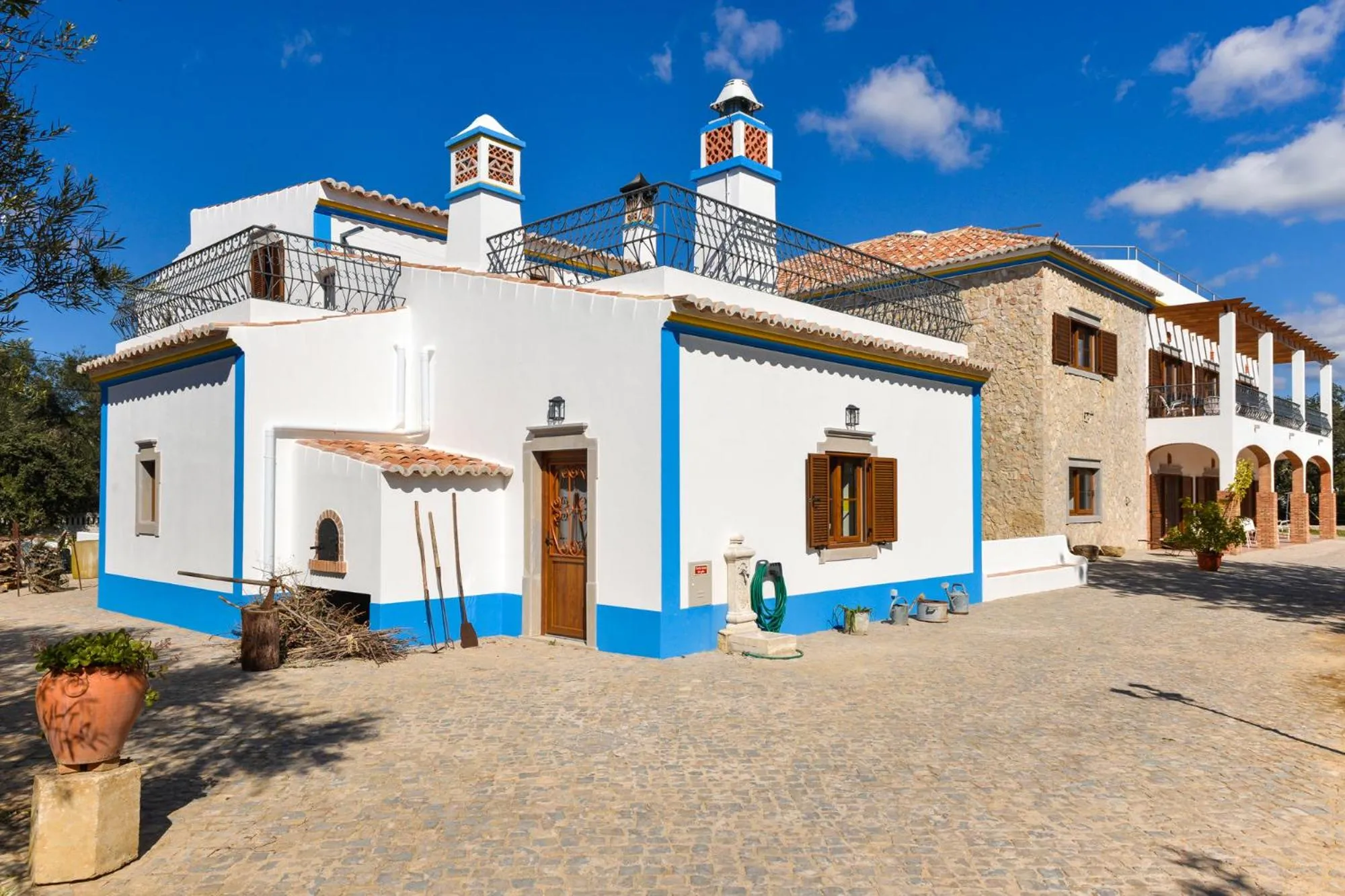 Facade/entrance in Quinta dos Tesouros