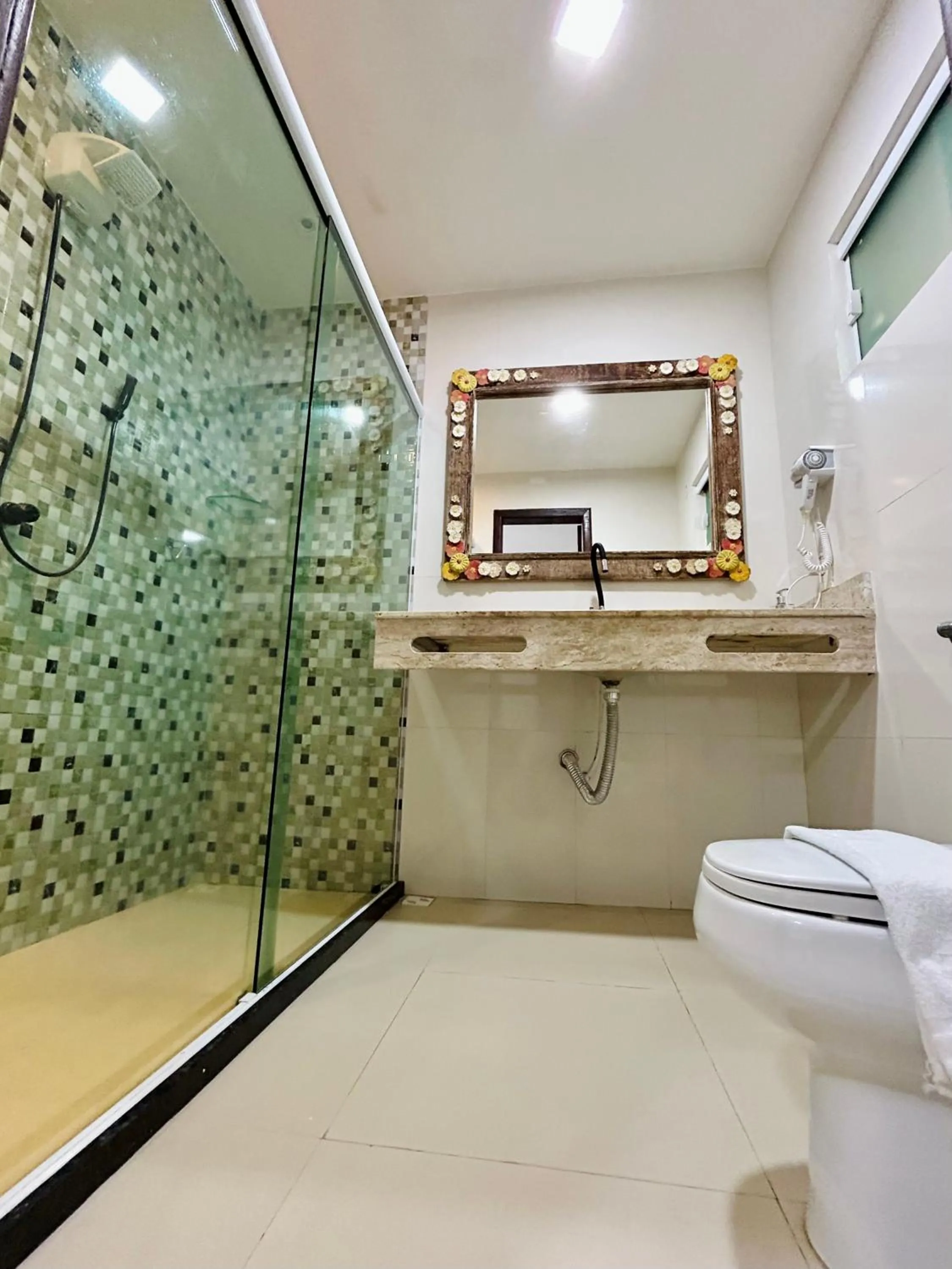 Shower in Pousada Casa da Sogra