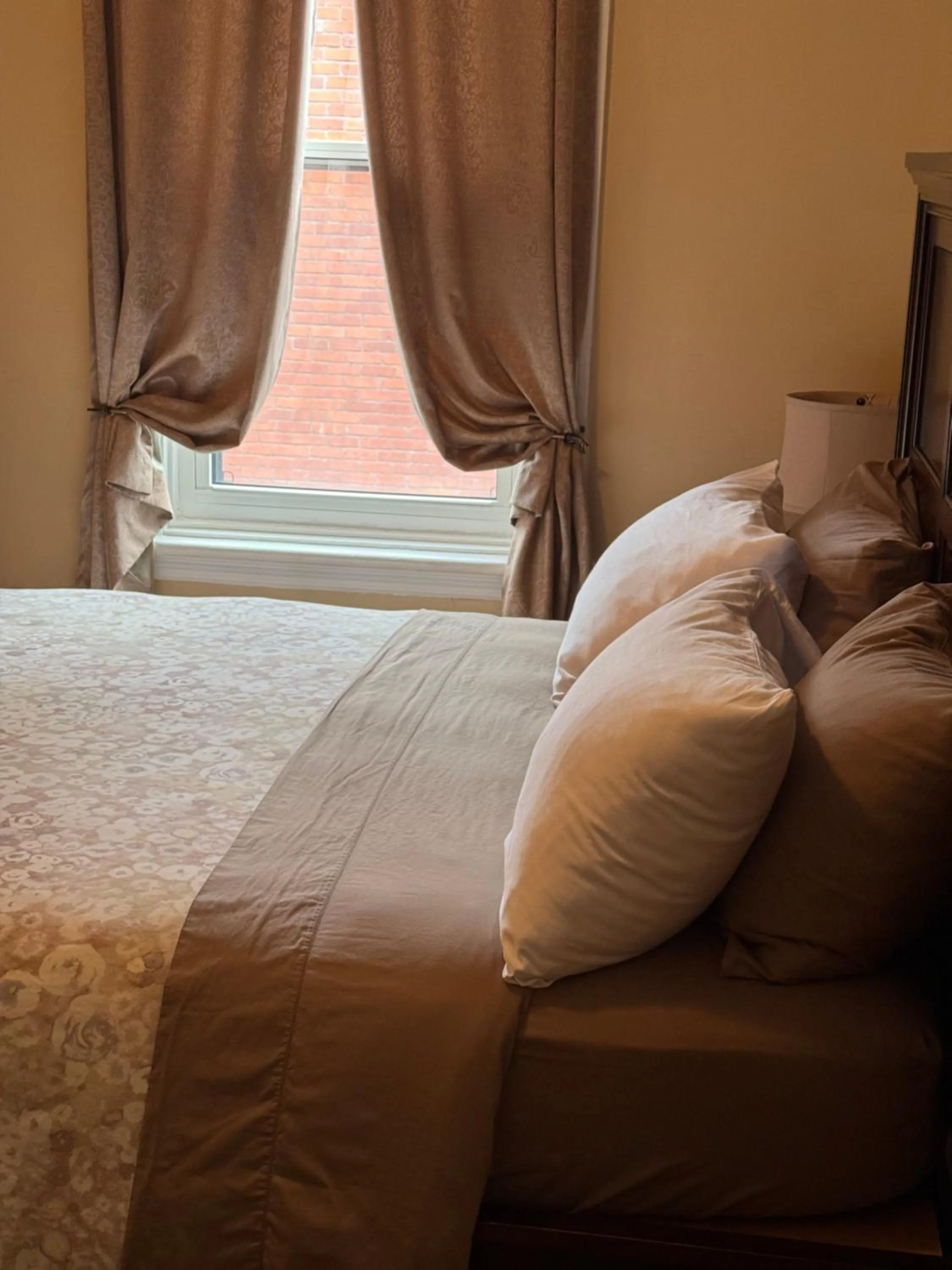 Bed in The Century House Bed and Breakfast Ottawa